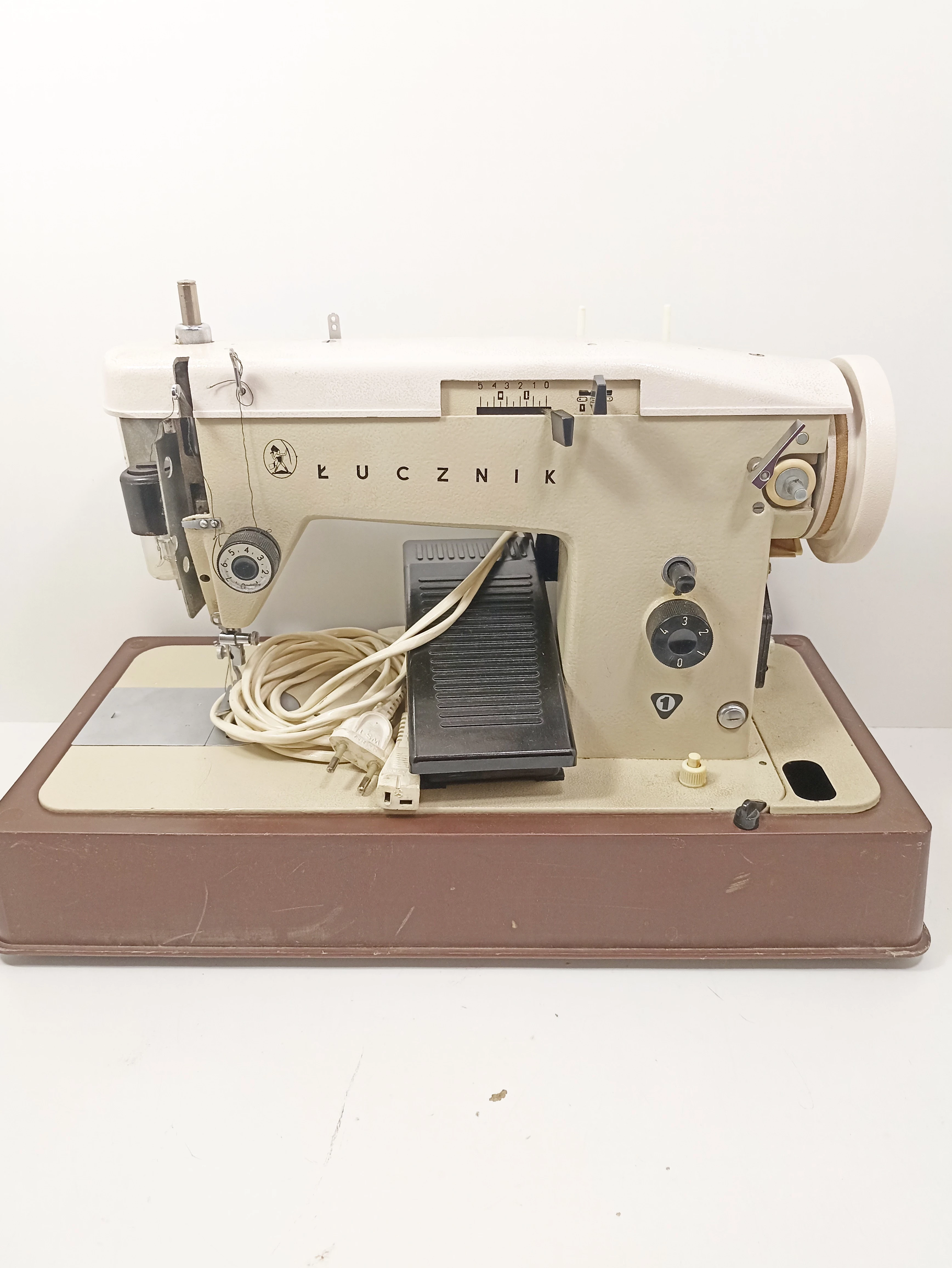 maszyna-do-szycia-lucznik-pulawska-103-warszawa