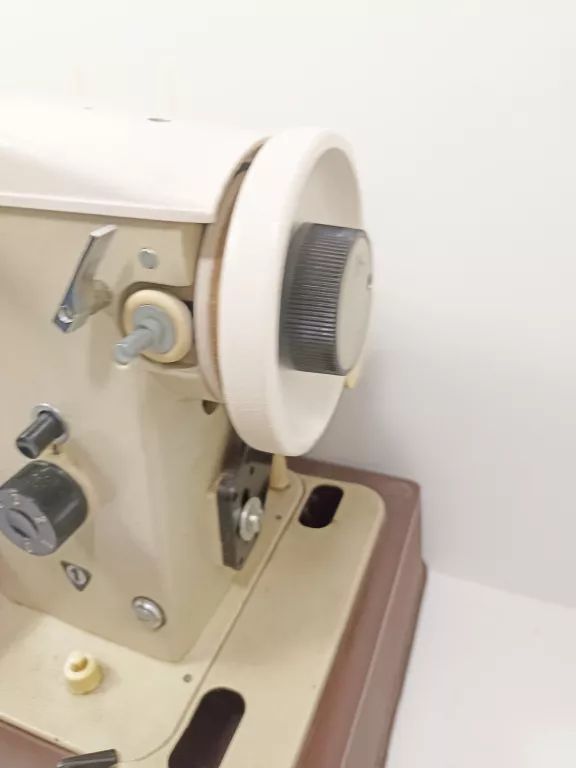 maszyna-do-szycia-lucznik-model-lucznik-451