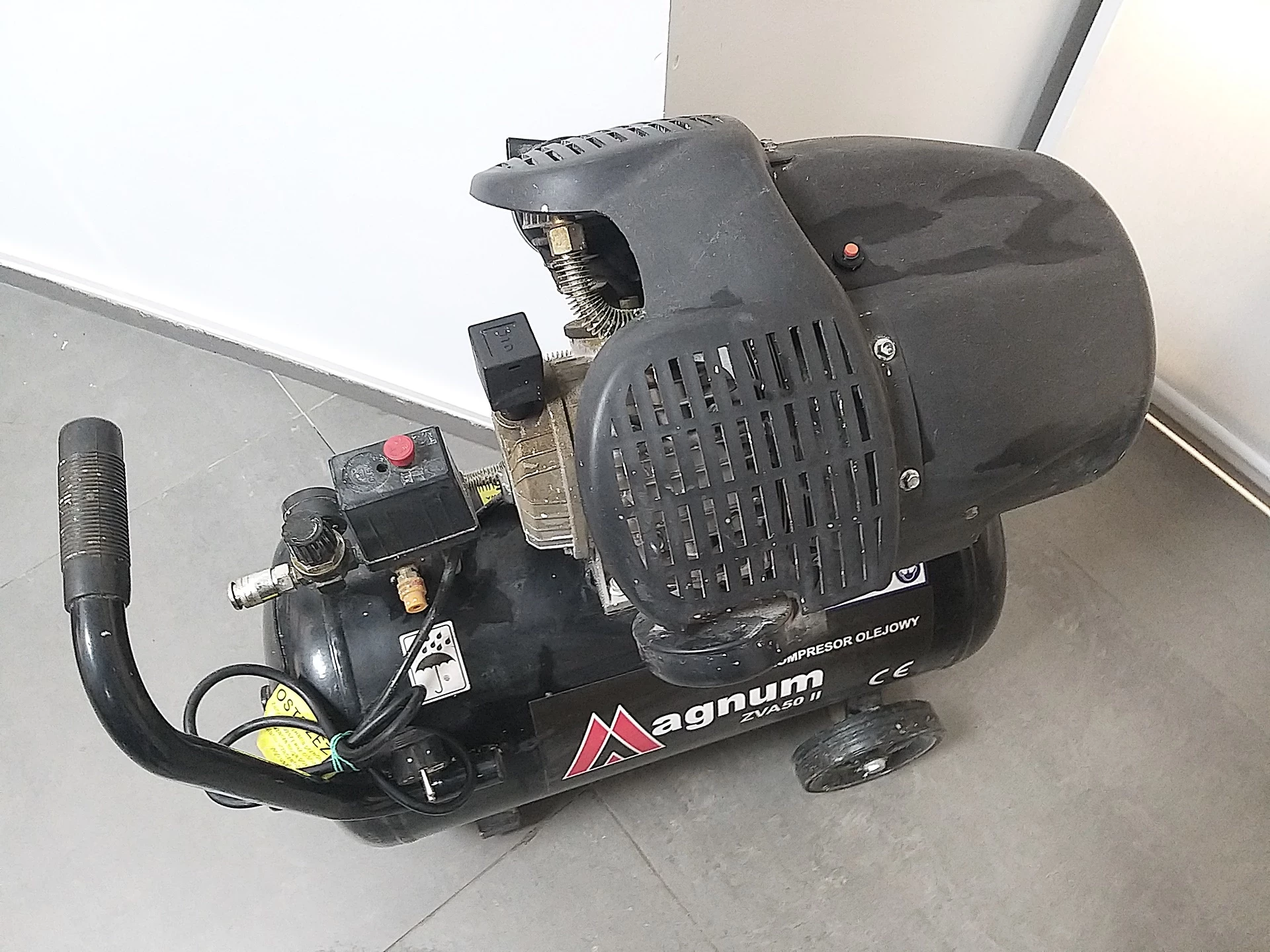 kompresor-warsztatowy-olejowy-magnum-zva-50-ii-pojemnosc-zbiornika-50