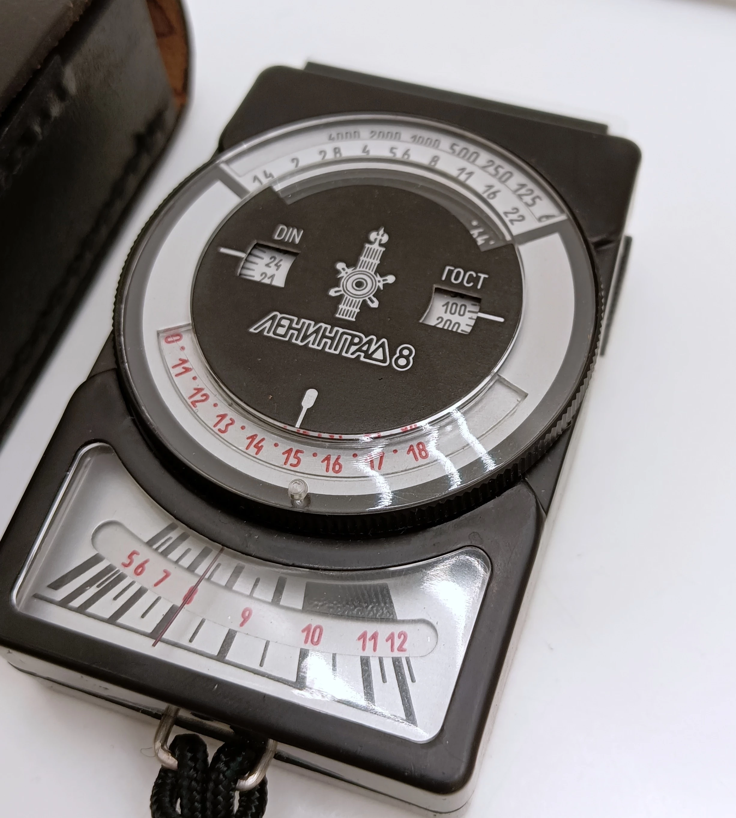 swiatlomierz-leningrad-8-9851-79-futeral-stan-uzywany