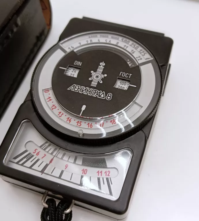 swiatlomierz-leningrad-8-9851-79-futeral-stan-uzywany