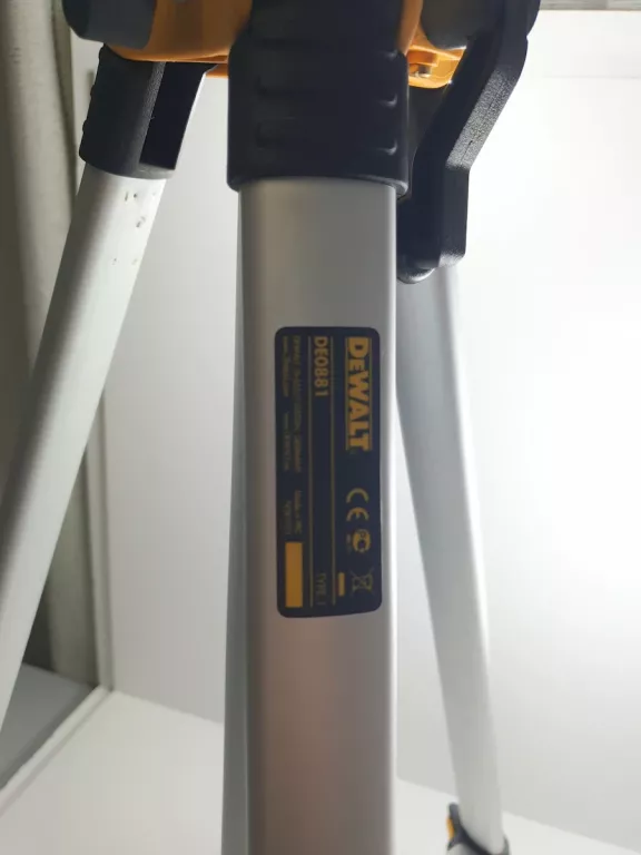 STATYW TRIPOD DEWALT DE0881