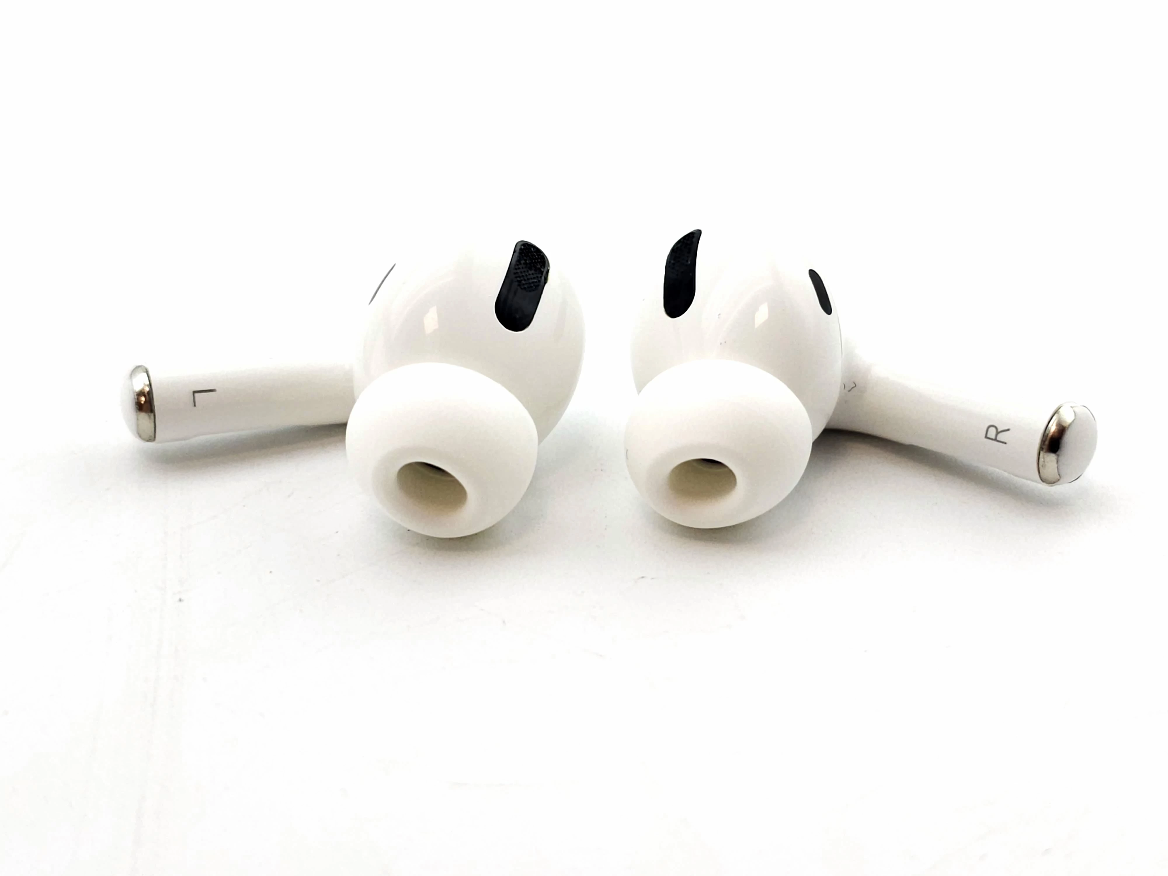 sluchawki-apple-airpods-pro-transmisja-sygnalu-bluetooth