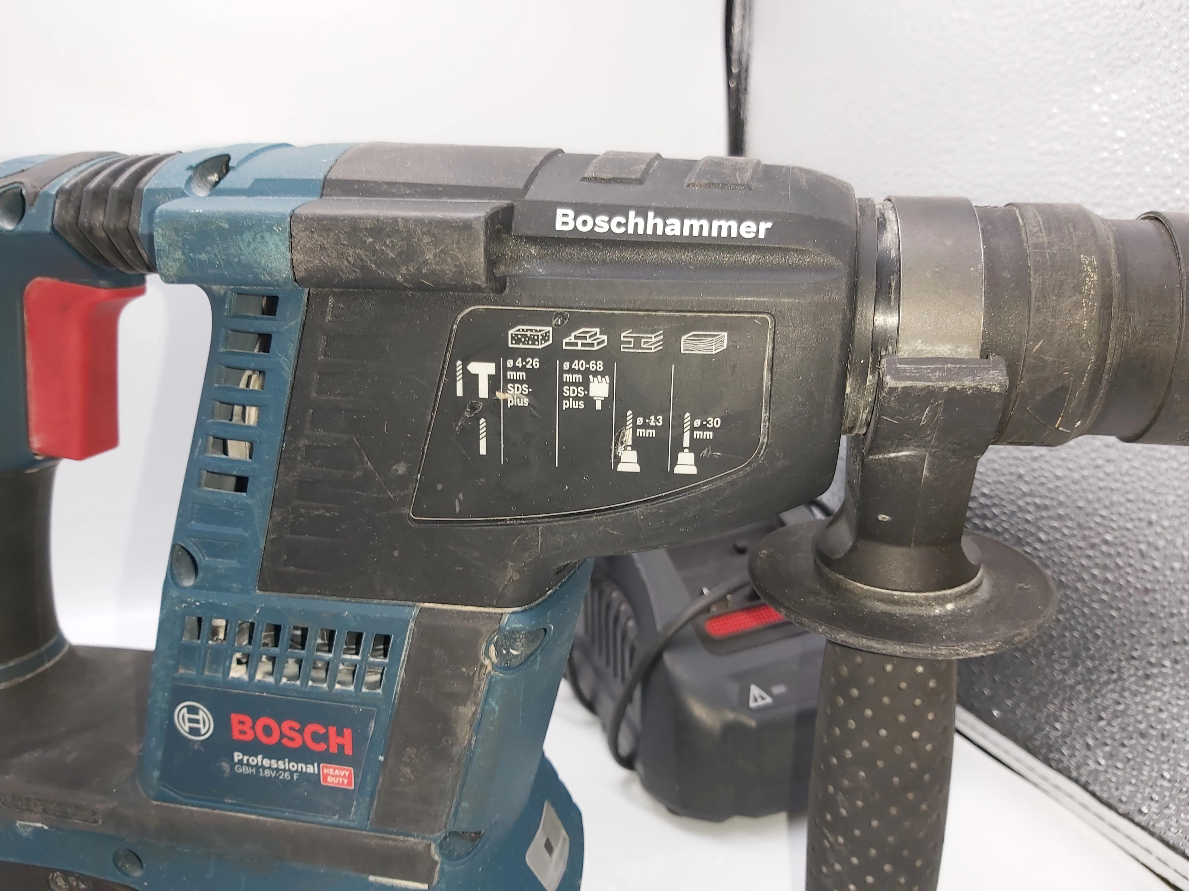 mlotowiertarka-bosch-gbh-18v-26-2-aku-40ah-18v-predkosc-obrotowa-890