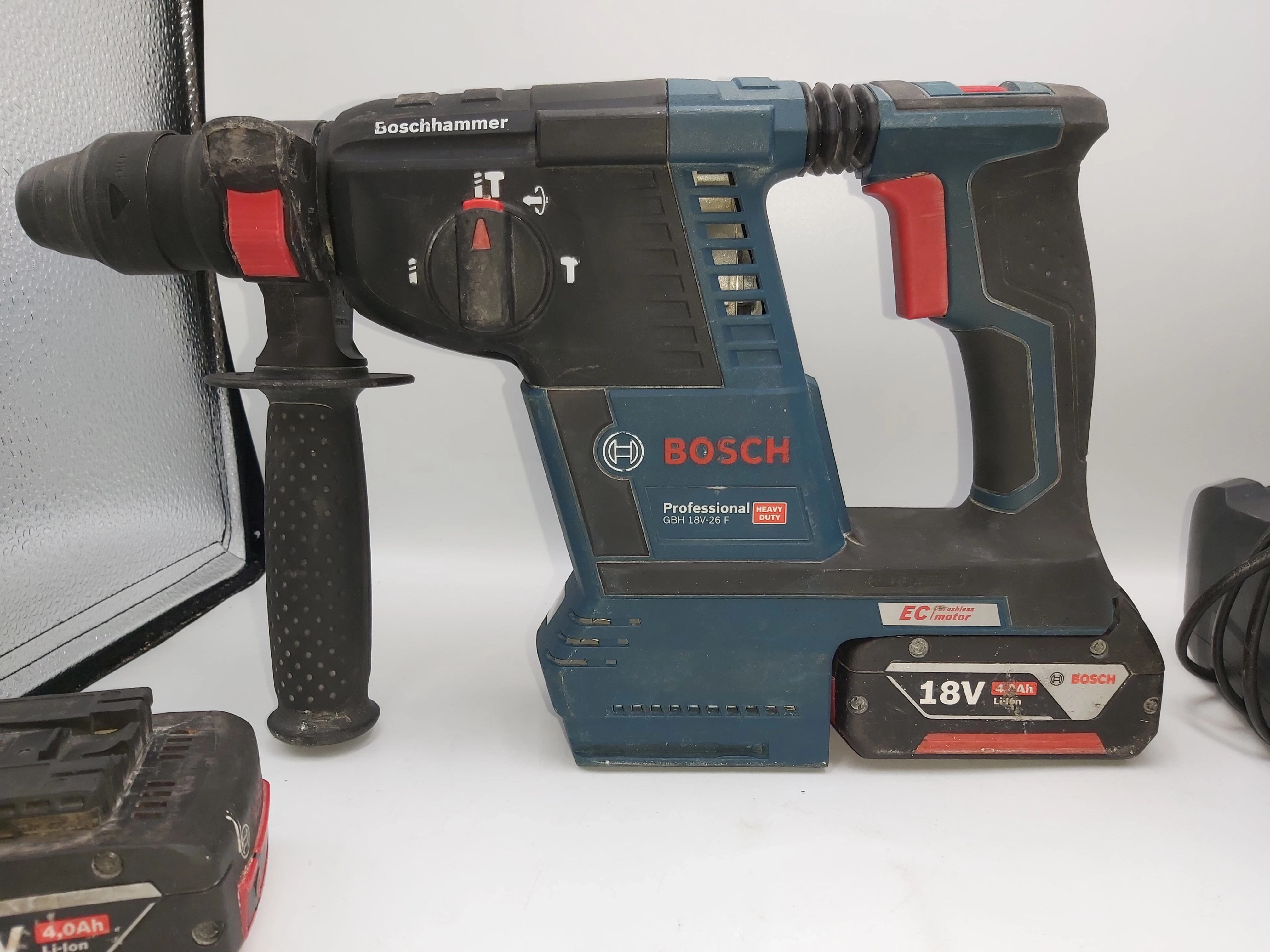 mlotowiertarka-bosch-gbh-18v-26-2-aku-40ah-18v-stan-uzywany