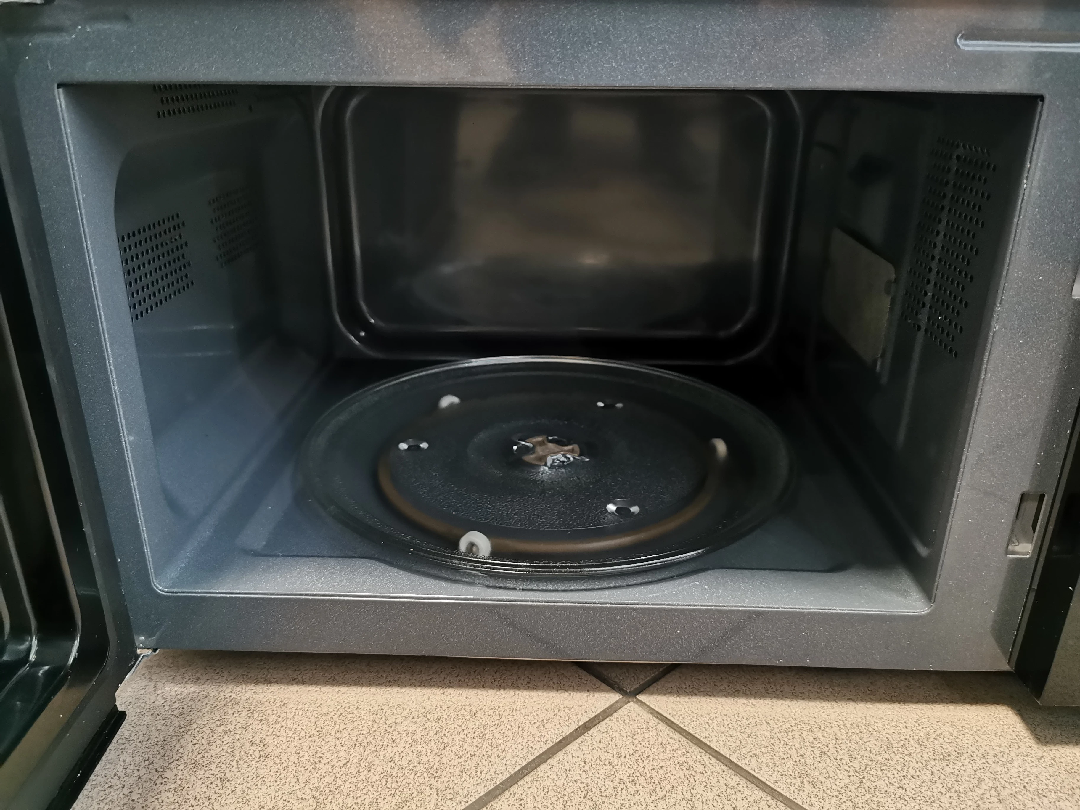 kuchenka-mikrofalowa-amica-amgf23e1gb-ean-gtin-5906006031022