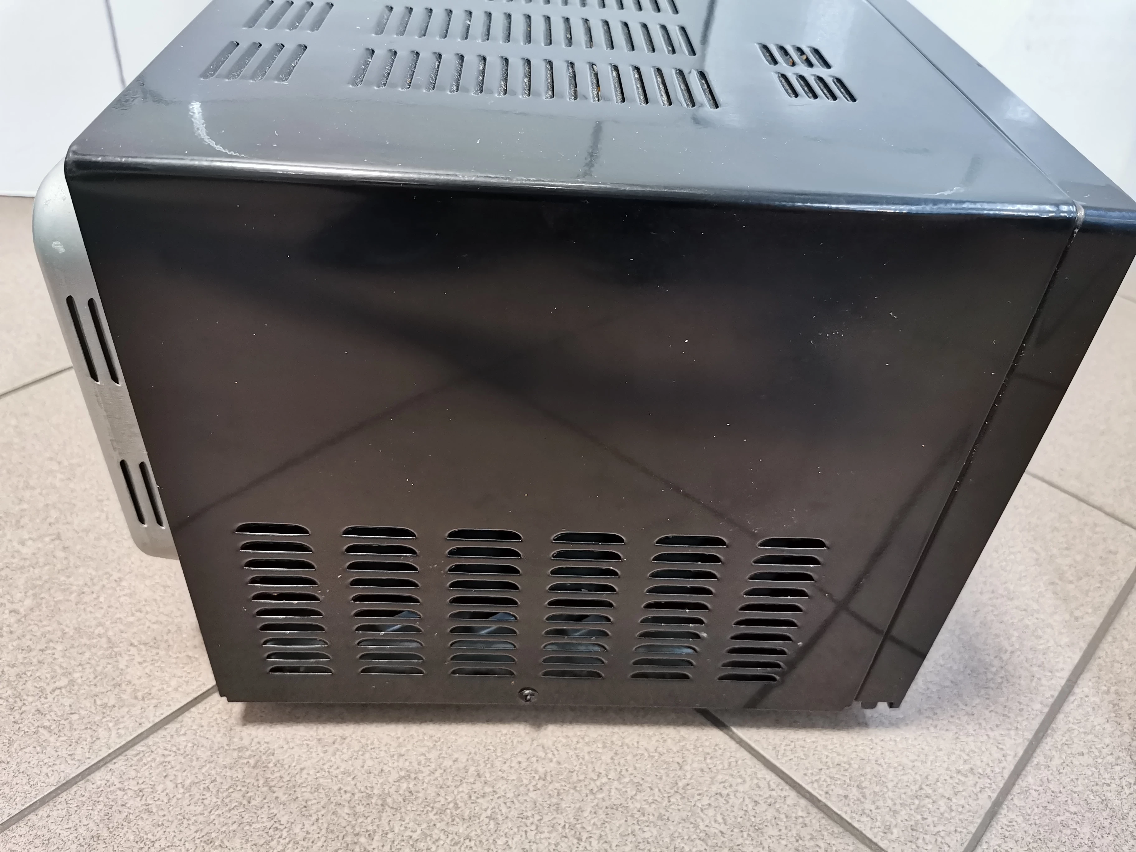 kuchenka-mikrofalowa-amica-amgf23e1gb-pojemnosc-23