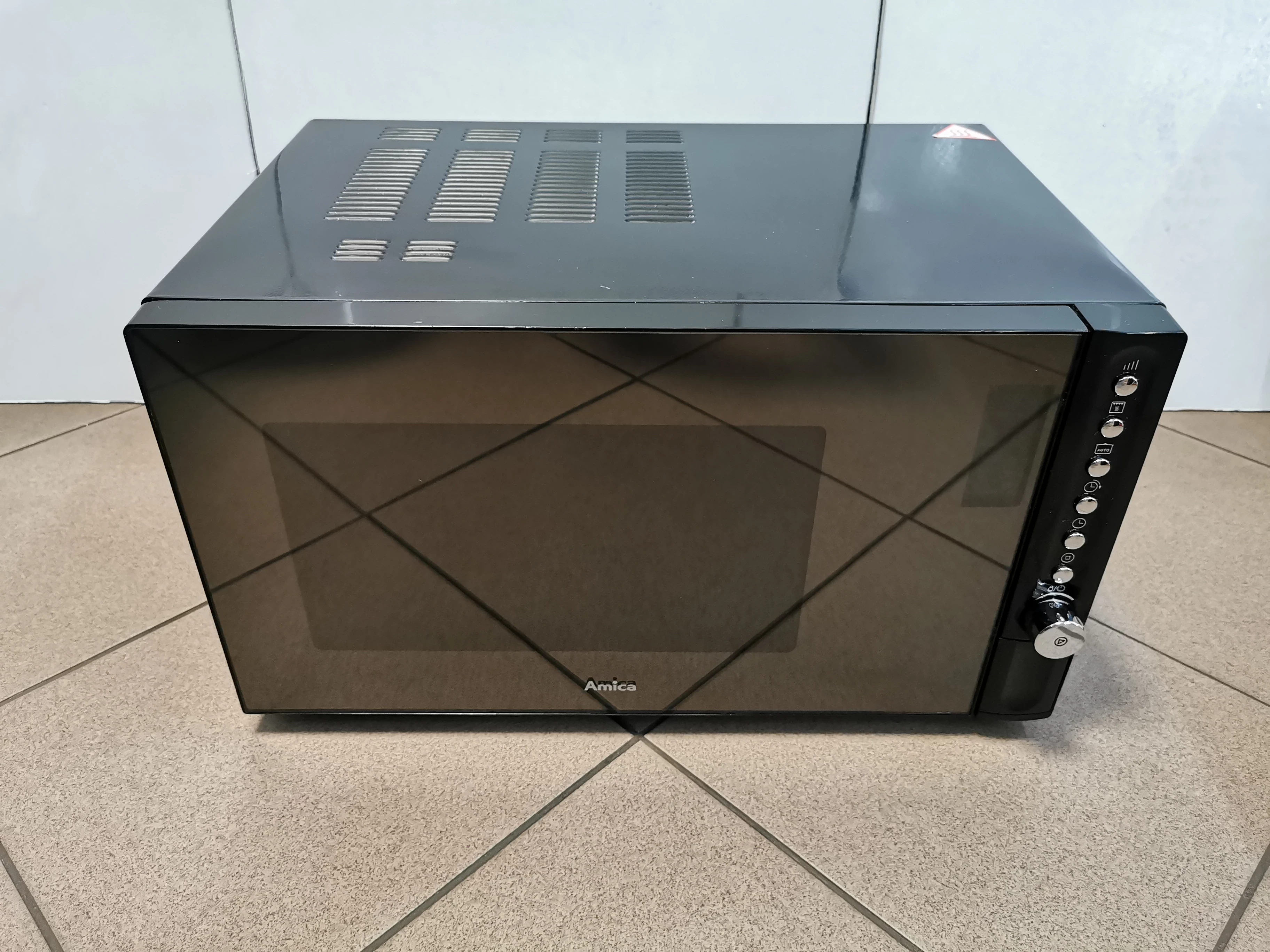 kuchenka-mikrofalowa-amica-amgf23e1gb-moc-mikrofal-1000