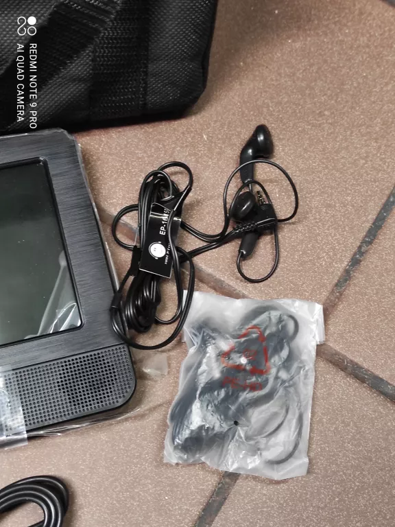 MEDION ZESTAW SAMOCHODOWY DVD TORBA AKCESORIA