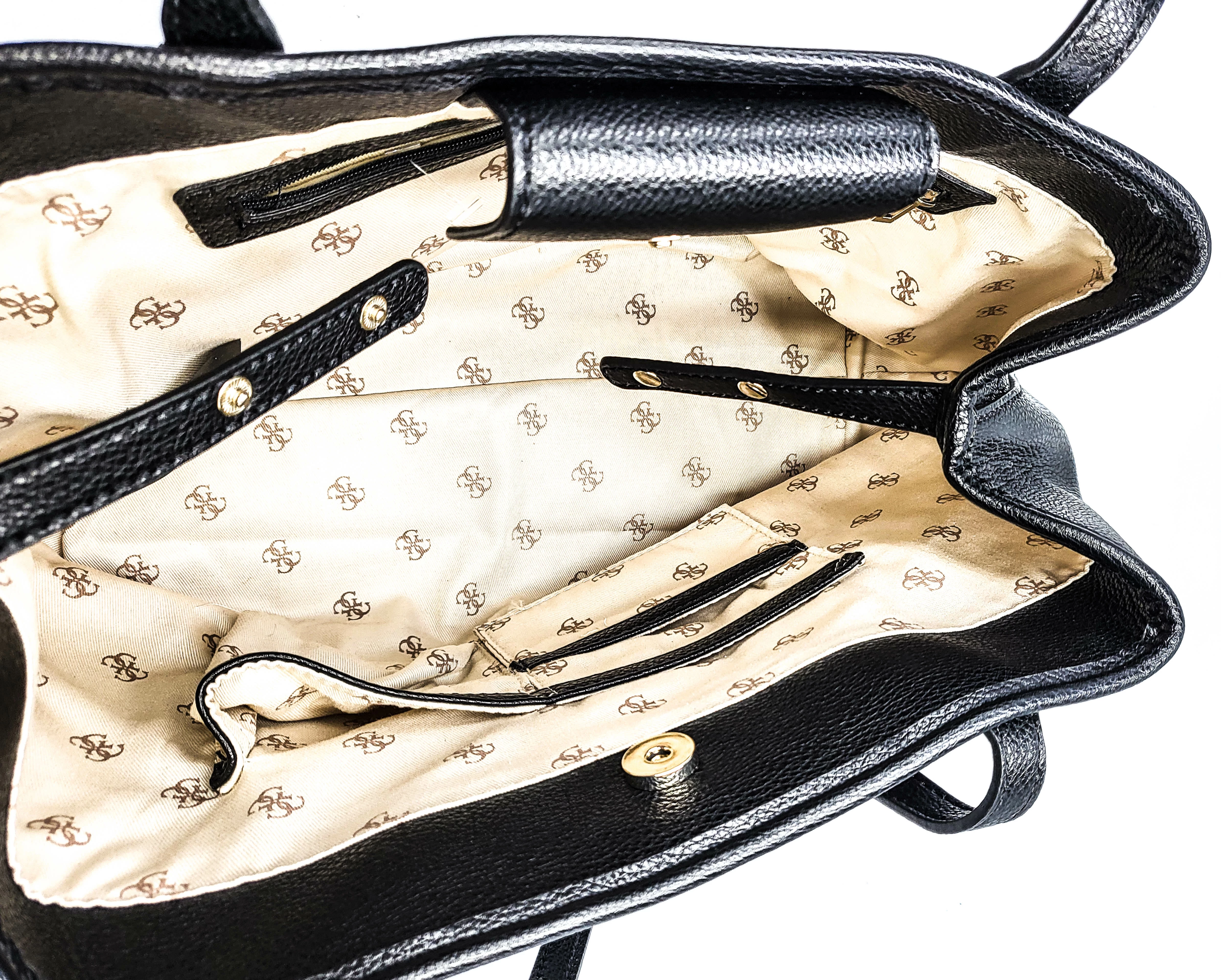 torebka-guess-roze-cwieki-worek-kolor-czarny