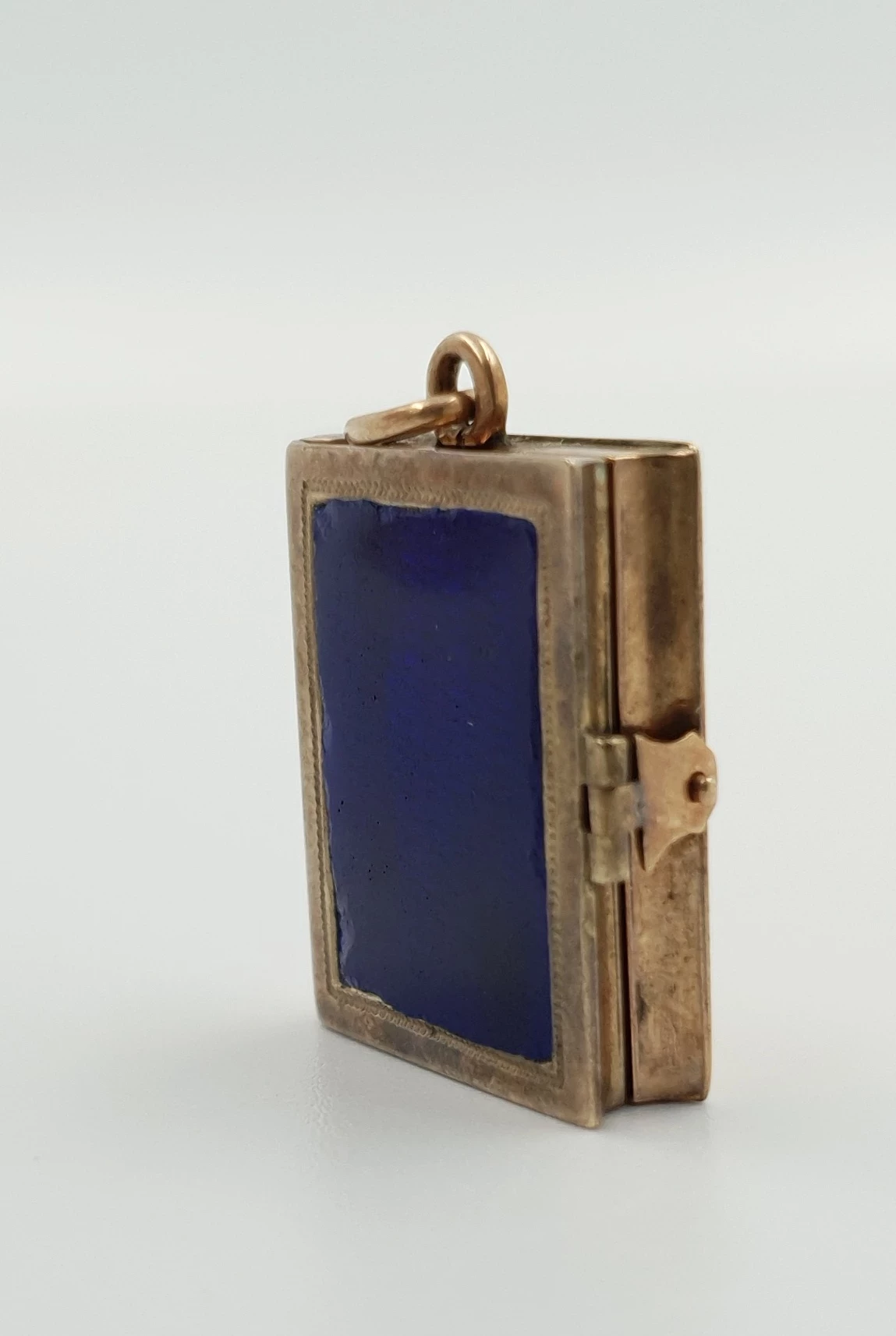 585-zawieszka-ksiazka-744g-stan-uzywany