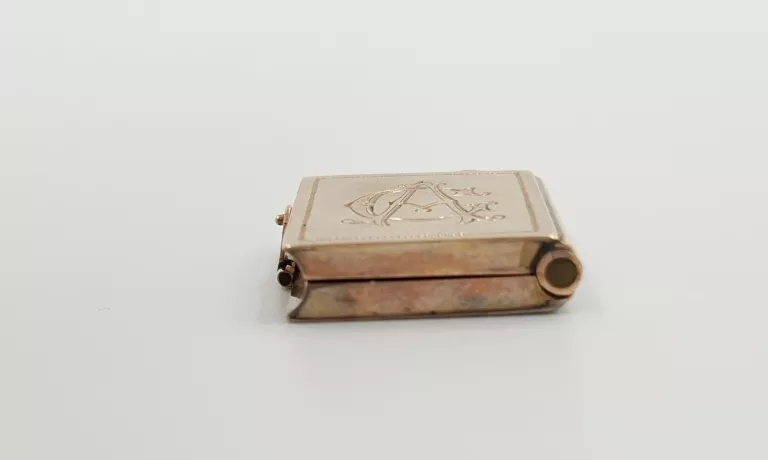 585-zawieszka-ksiazka-744g-marka-inna-marka