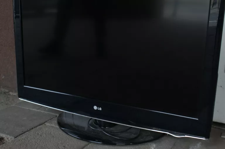 TELEWIZOR LG 37LD465 MARTWY PIONOWY PASEK PIKSELI