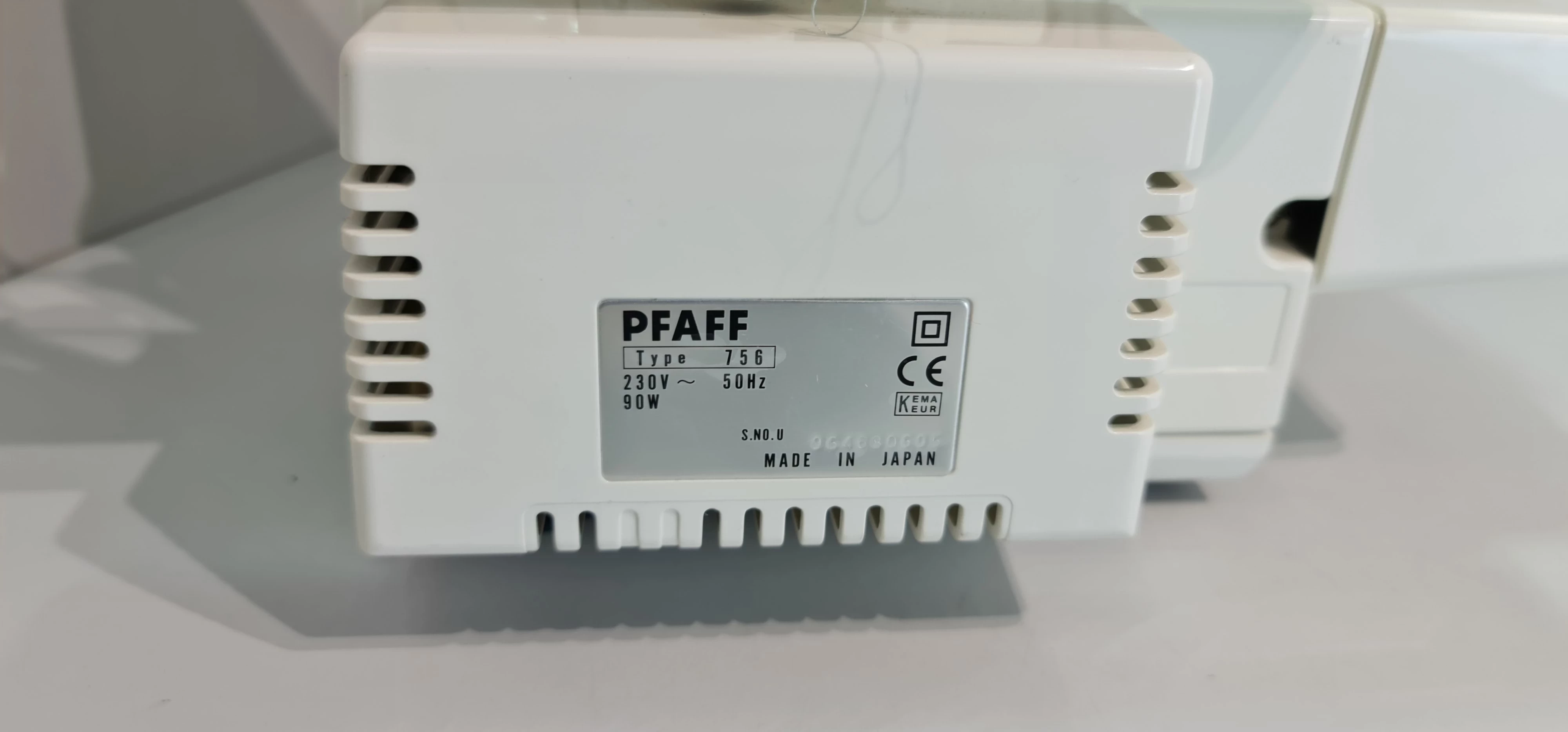 maszyna-do-szycia-overlock-pfaff-hobbylock-756-kod-producenta-hobbylock-756