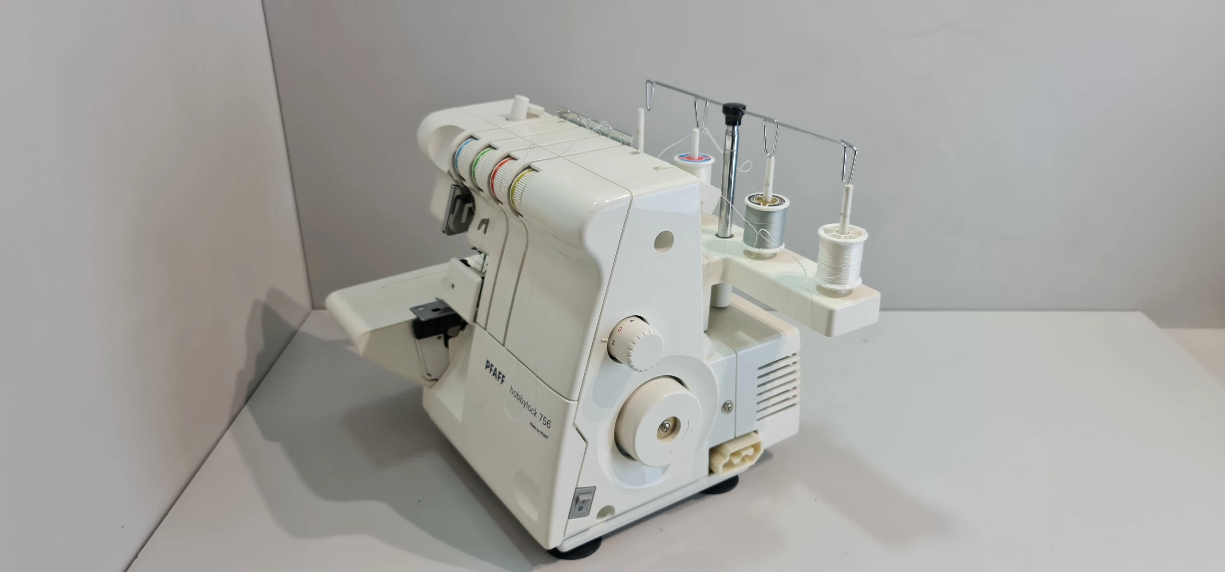 maszyna-do-szycia-overlock-pfaff-hobbylock-756-stan-uzywany