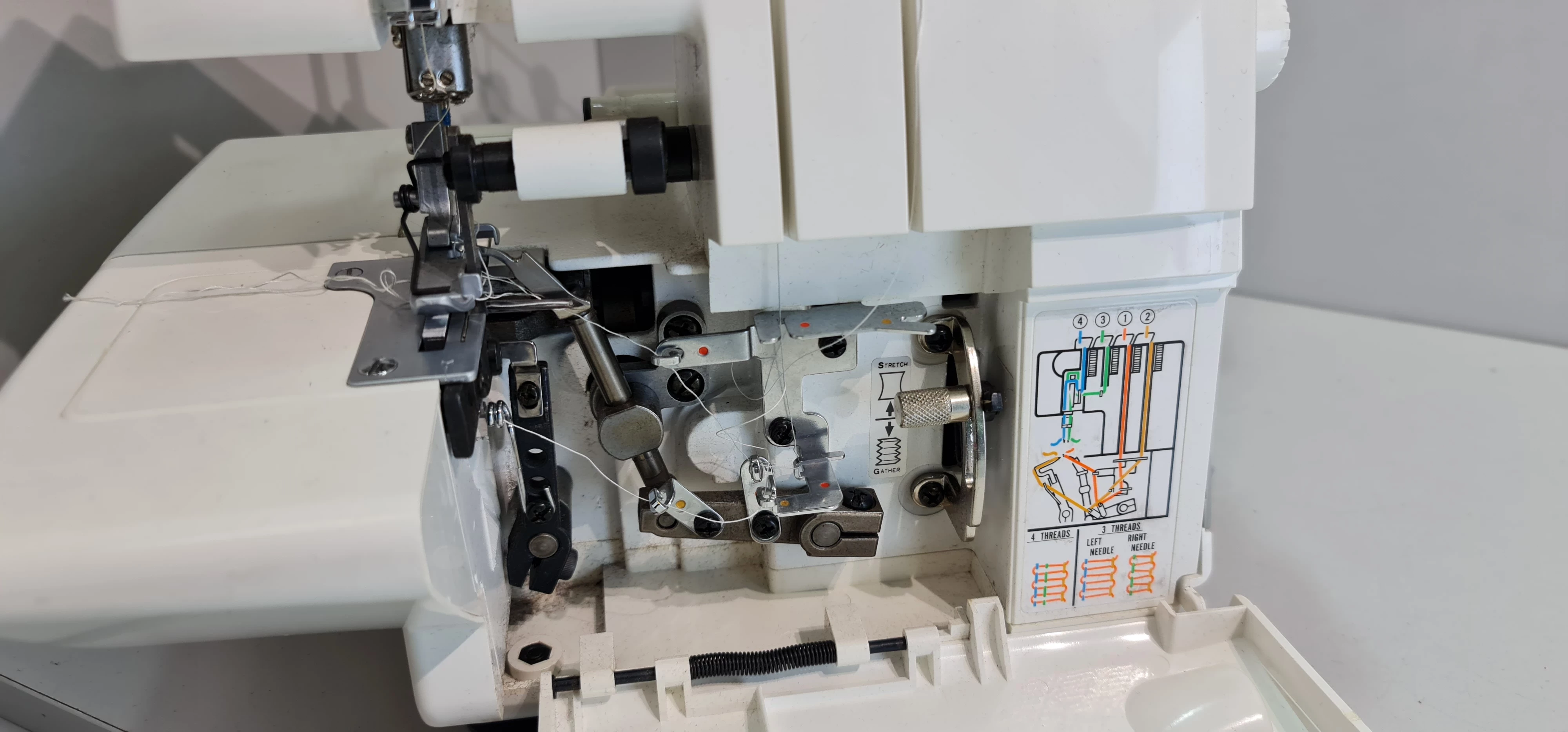 maszyna-do-szycia-overlock-pfaff-hobbylock-756-marka-pfaff