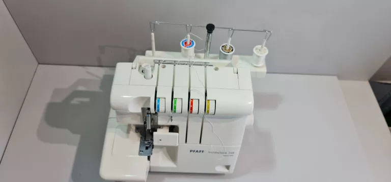 MASZYNA DO SZYCIA OVERLOCK PFAFF HOBBYLOCK 756