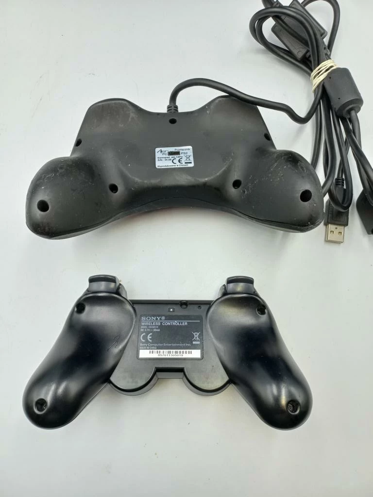 konsola-ps3-3-cechc04-2-pady-1-zamiennik-kabl-kolor-czarny