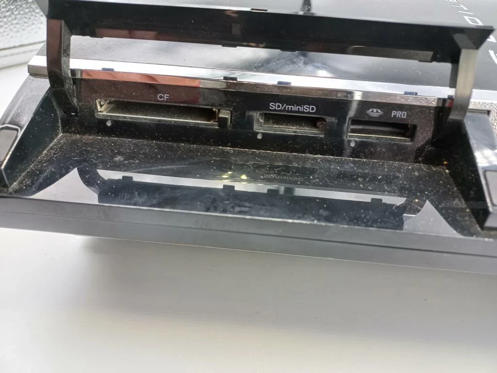 konsola-ps3-3-cechc04-2-pady-1-zamiennik-kabl-wersja-konsoli-classic