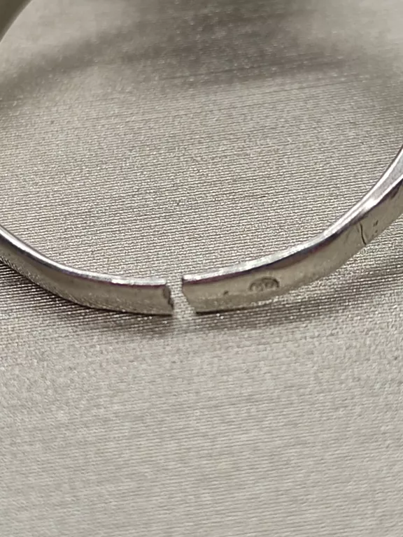 pierscionek-ze-srebra-pekniety-rodzaj-wyrob-jubilerski