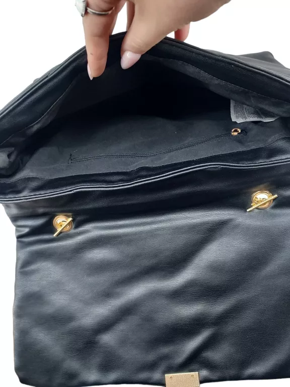 torebka-czarna-new-yoker-zloty-lancuch-stan-powystawowy