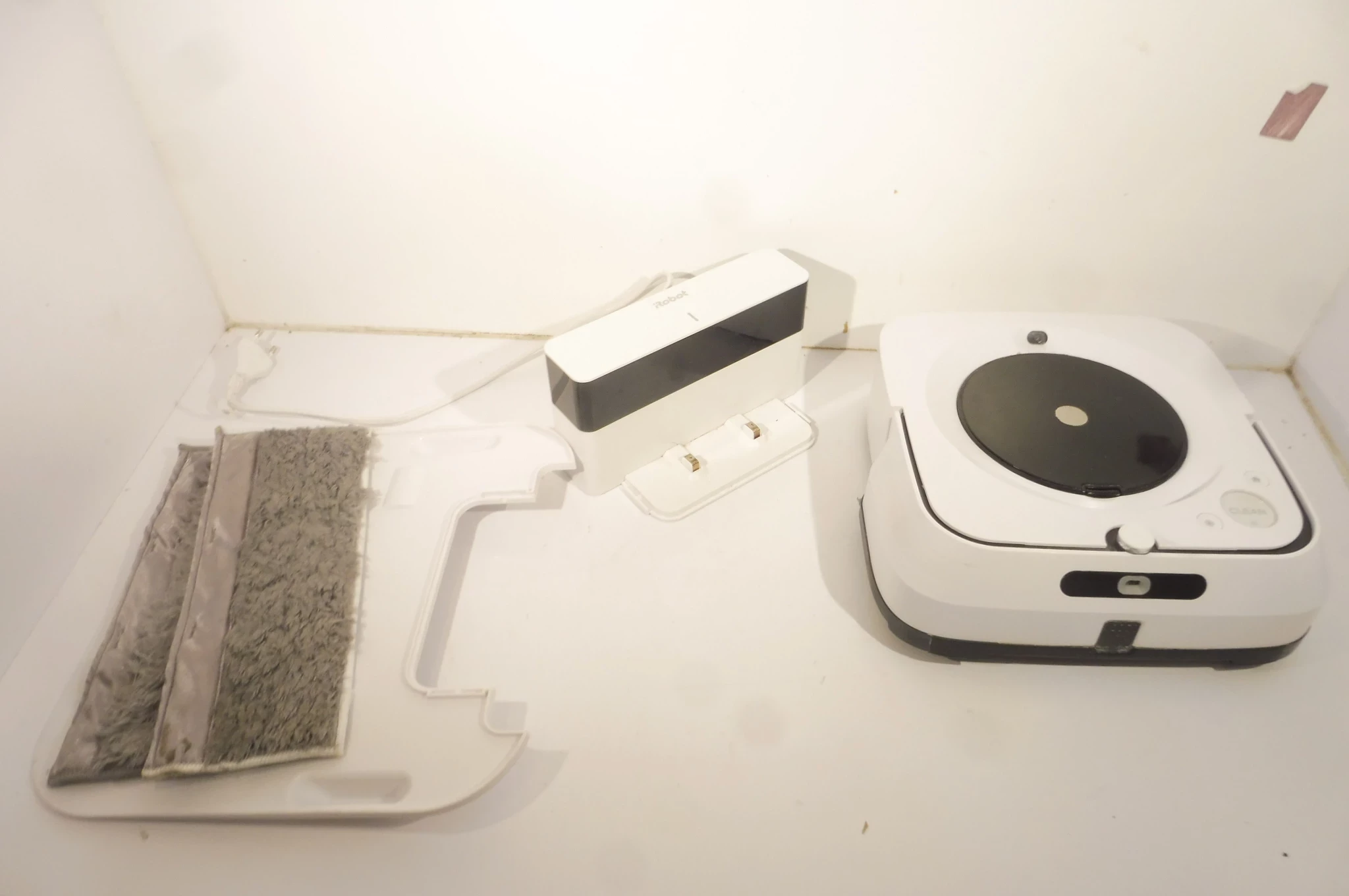 robot-sprzatajacy-irobot-braava-jet-m6-model-braava-jet-m6