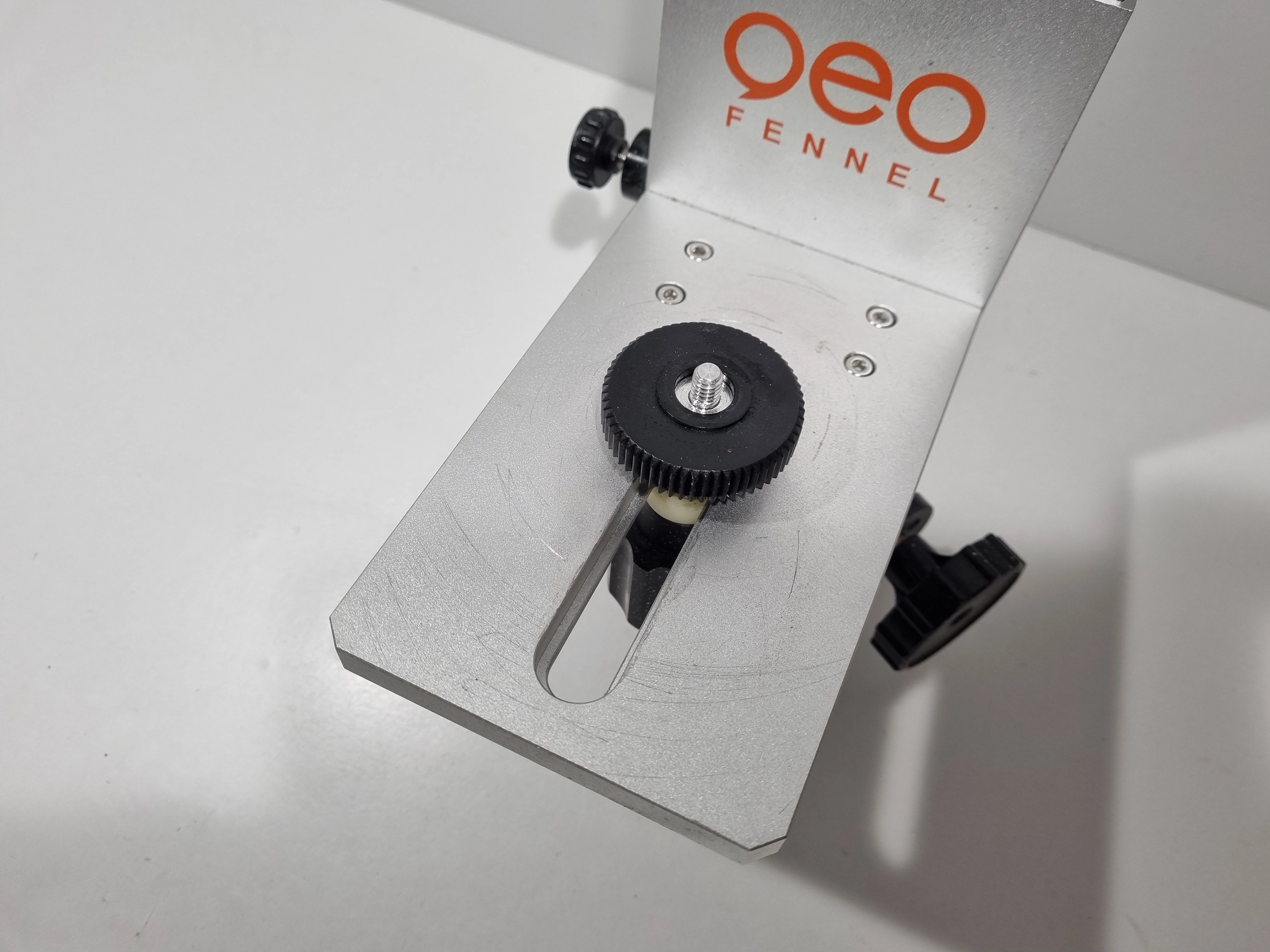 uchwyt-scienny-do-laserow-geo-fennel-wh2-maksymalny-zasieg-pracy-1