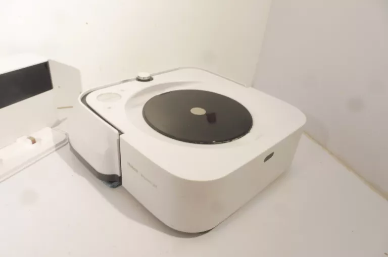 robot-sprzatajacy-irobot-braava-jet-m6-kolor-dominujacy-bialy