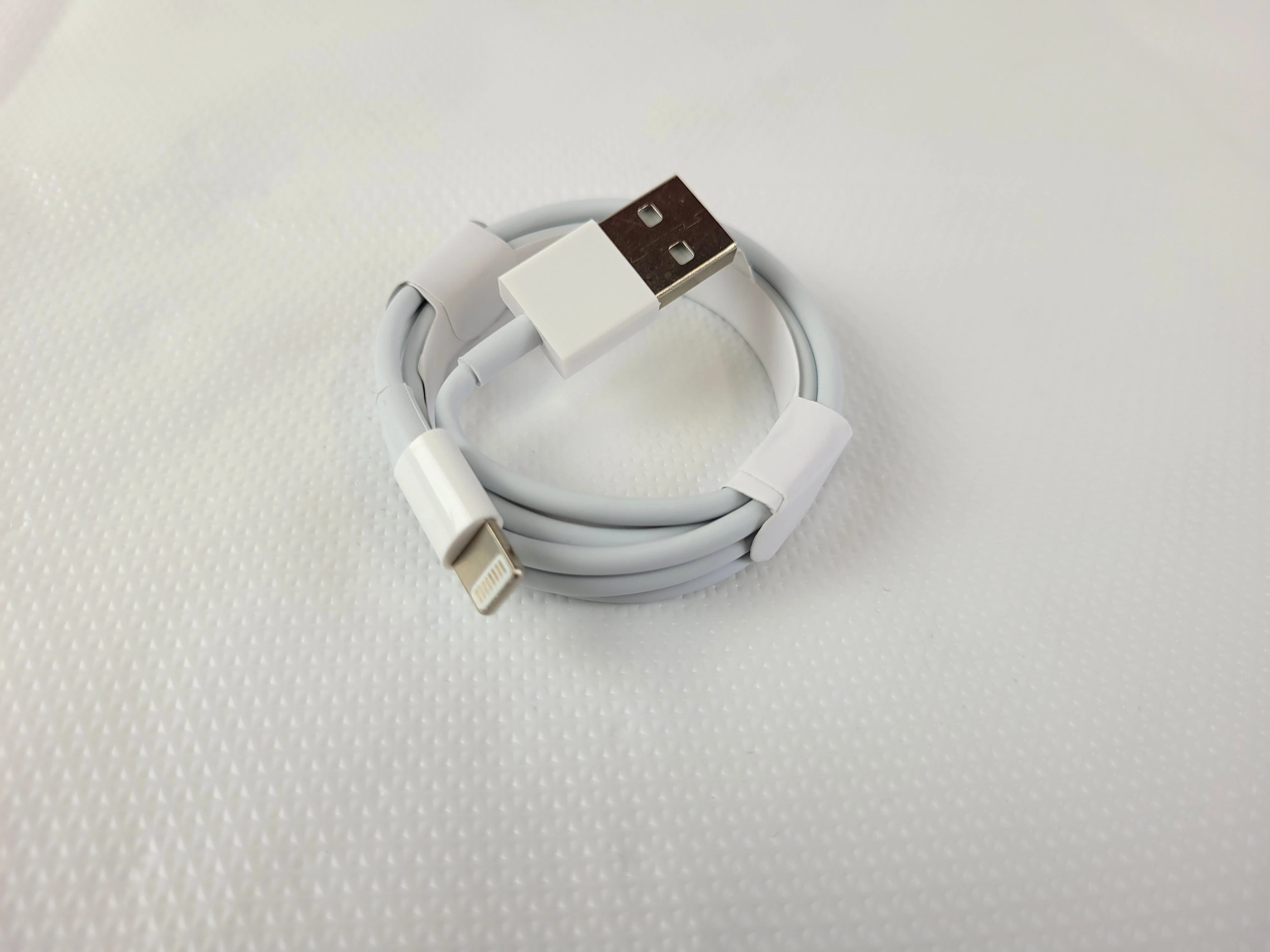kabel-lightning-usb-stan-powystawowy