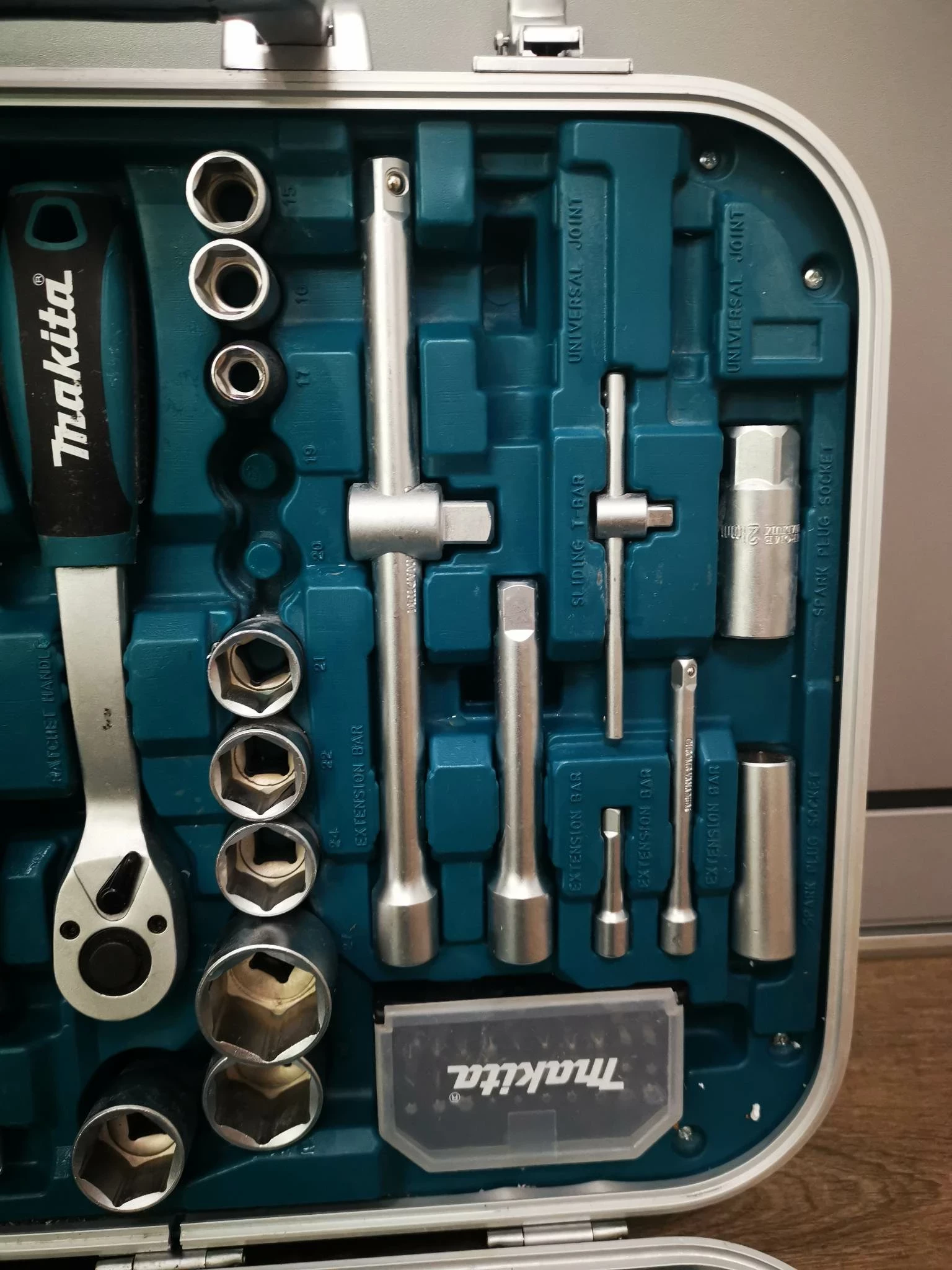 zestaw-narzedzi-makita-p-90532-227-elementow-liczba-elementow-w-zestawie-227