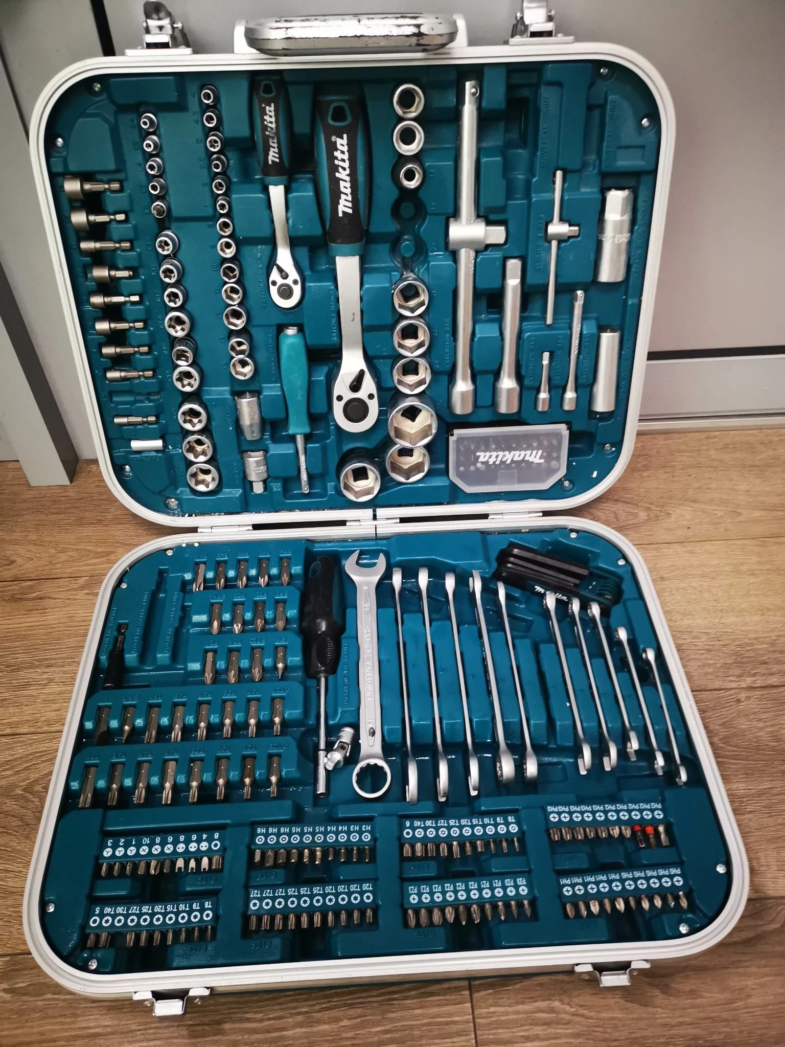 zestaw-narzedzi-makita-p-90532-227-elementow-dluga-15-zgierz