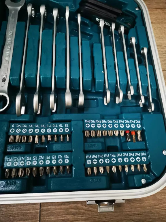 zestaw-narzedzi-makita-p-90532-227-elementow-ean-gtin-0088381478984