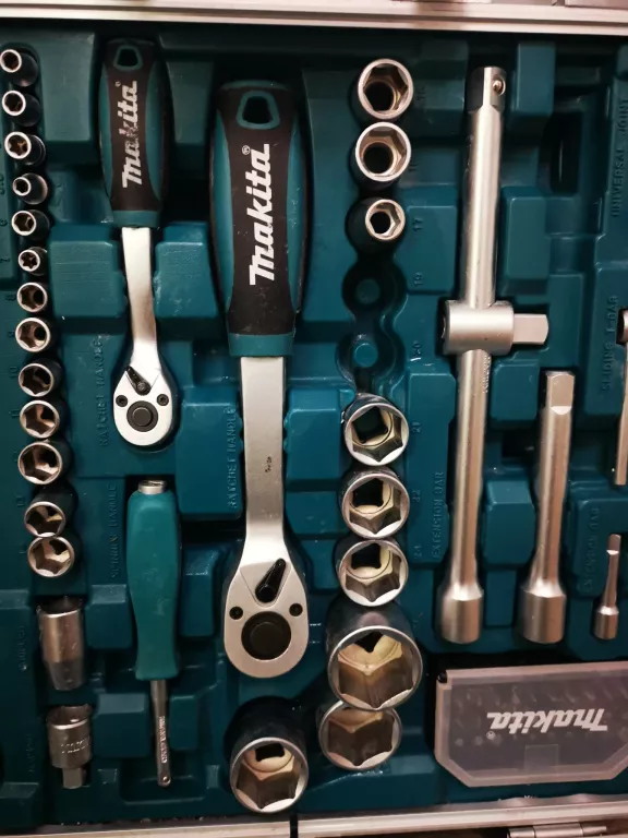 zestaw-narzedzi-makita-p-90532-227-elementow-marka-makita