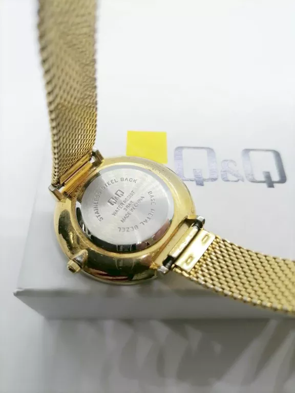 zegarek-damski-qq-35-010-komplet-ksztalt-koperty-okragla