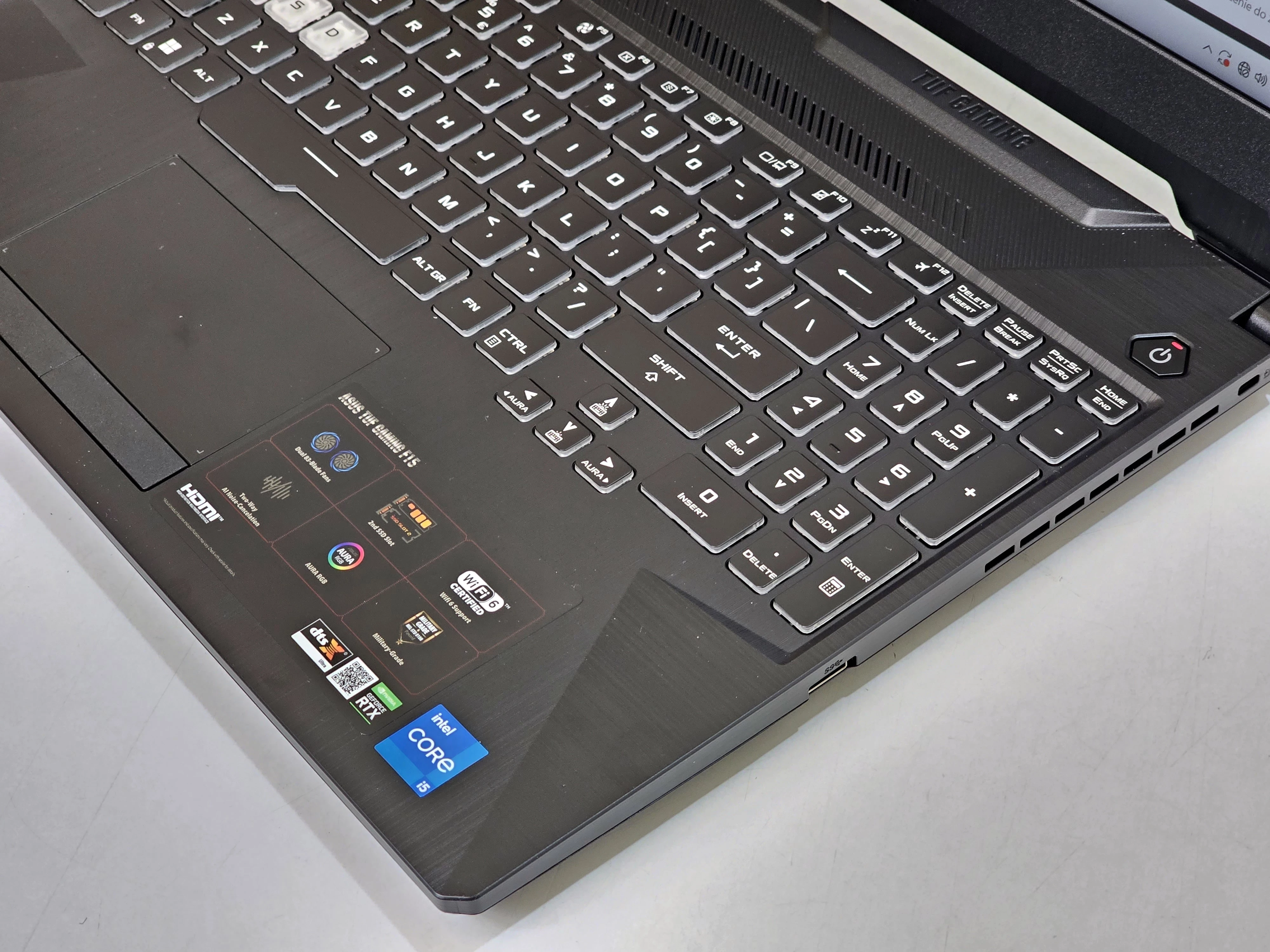 laptop-asus-tuf-gaming-f15-przekatna-ekranu-156