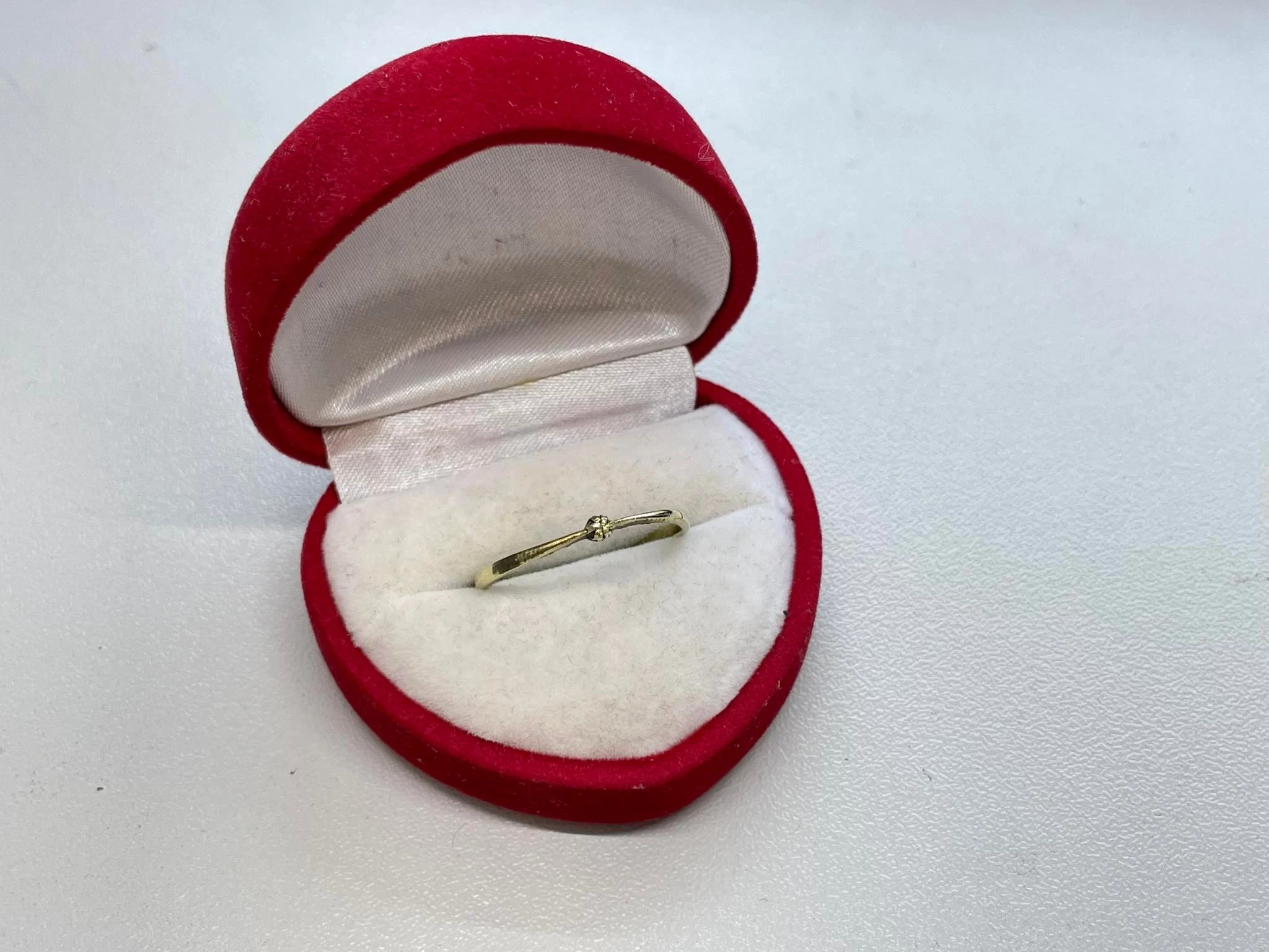 delikatny-zloty-pierscionek-5-stycznia-56-wolsztyn-klauf