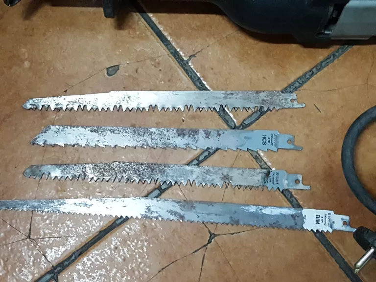 PIŁA ELEKTRYCZNA SZABLASTA MILWAUKEE SSD 1100 X