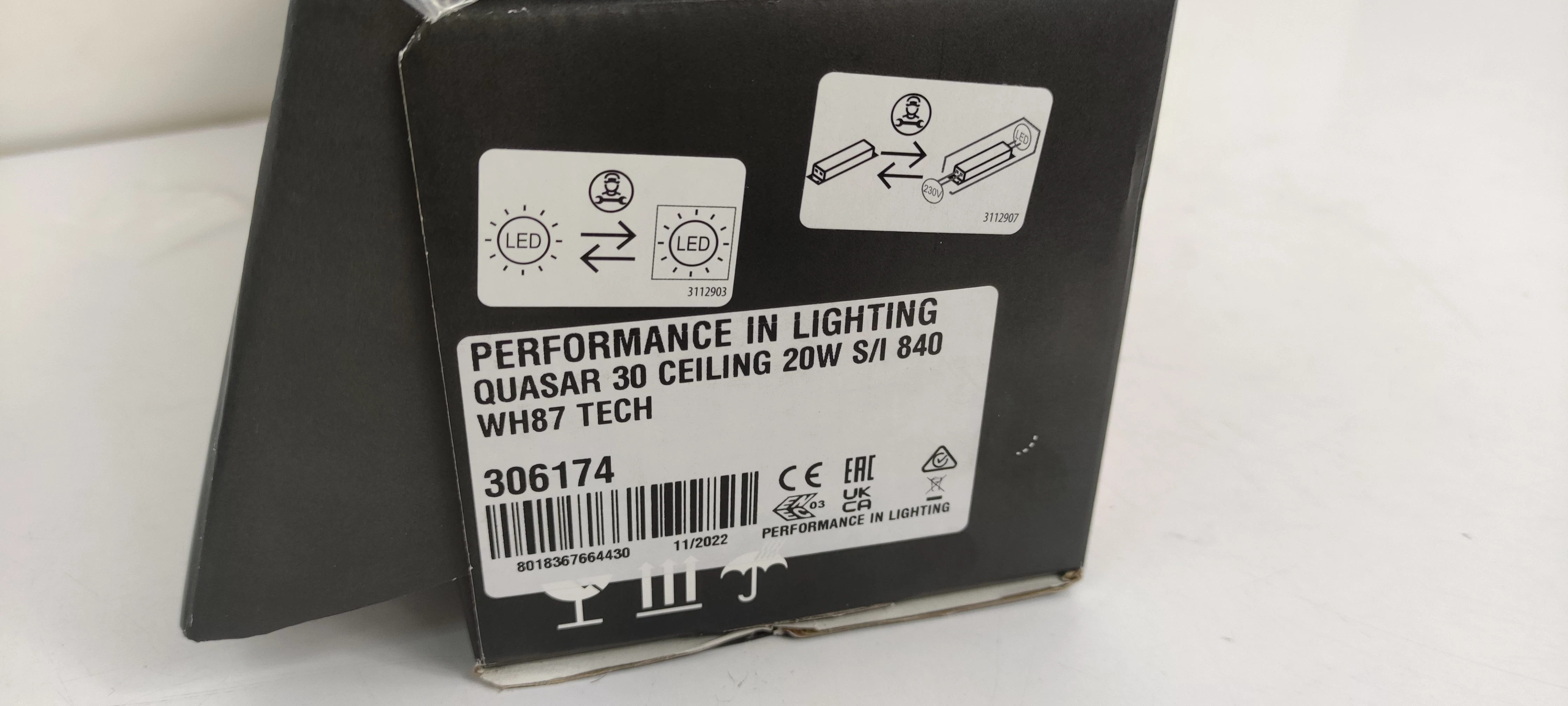 lampa-scienna-performance-in-lighting-quasar-30-marka-248811-951191