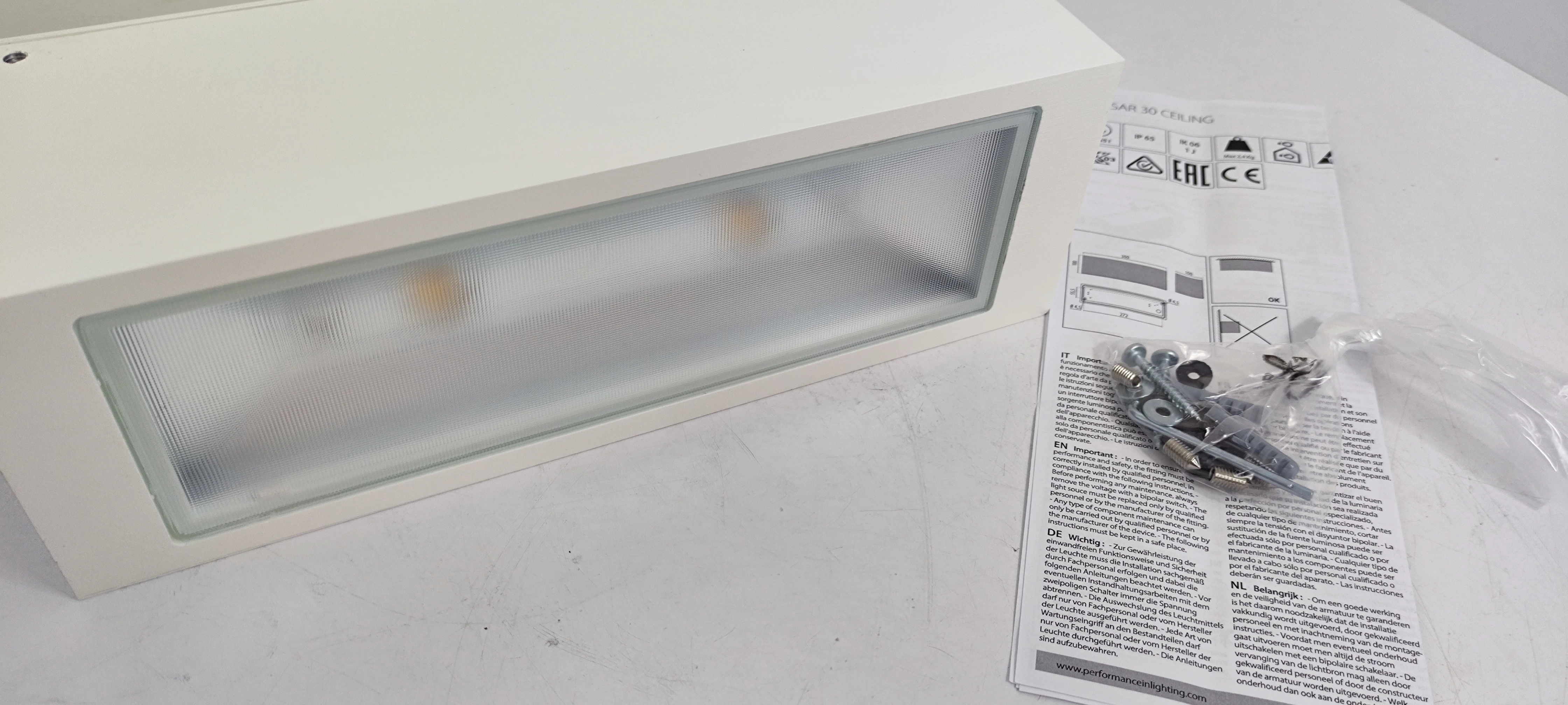 lampa-scienna-performance-in-lighting-quasar-30-alwojska-polskiego-71-olsztyn