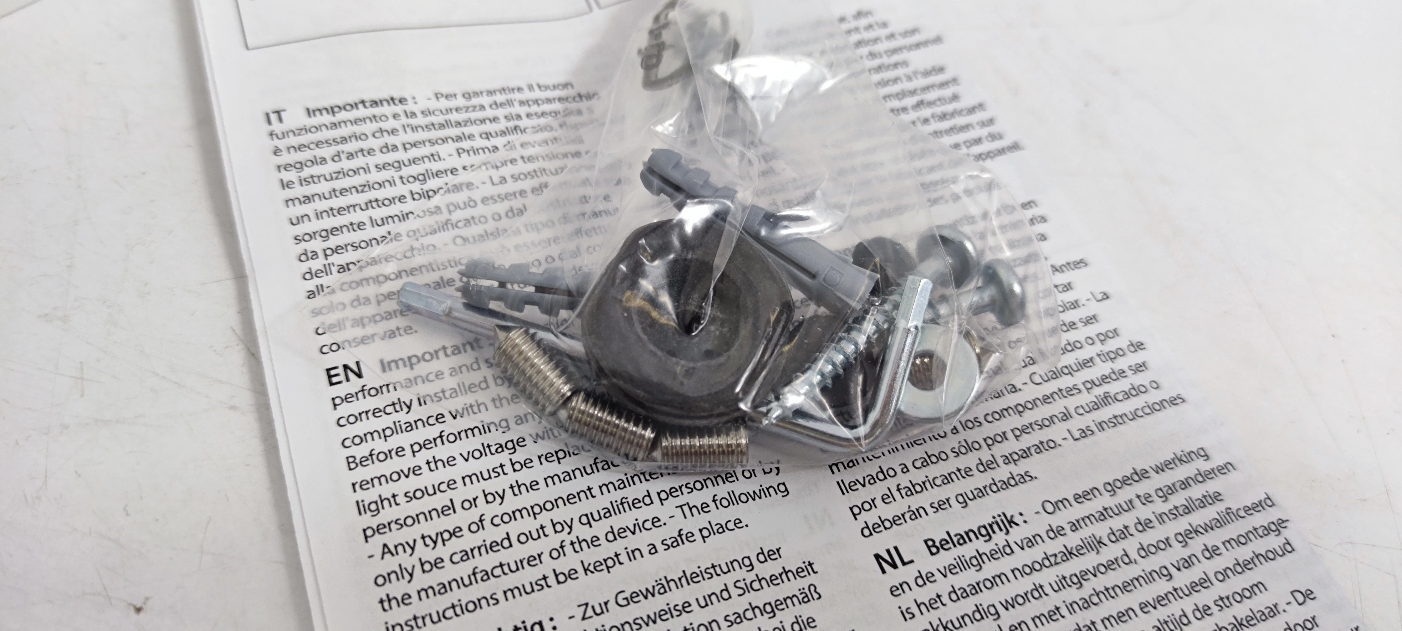 lampa-scienna-performance-in-lighting-quasar-30-kolor-11484-2