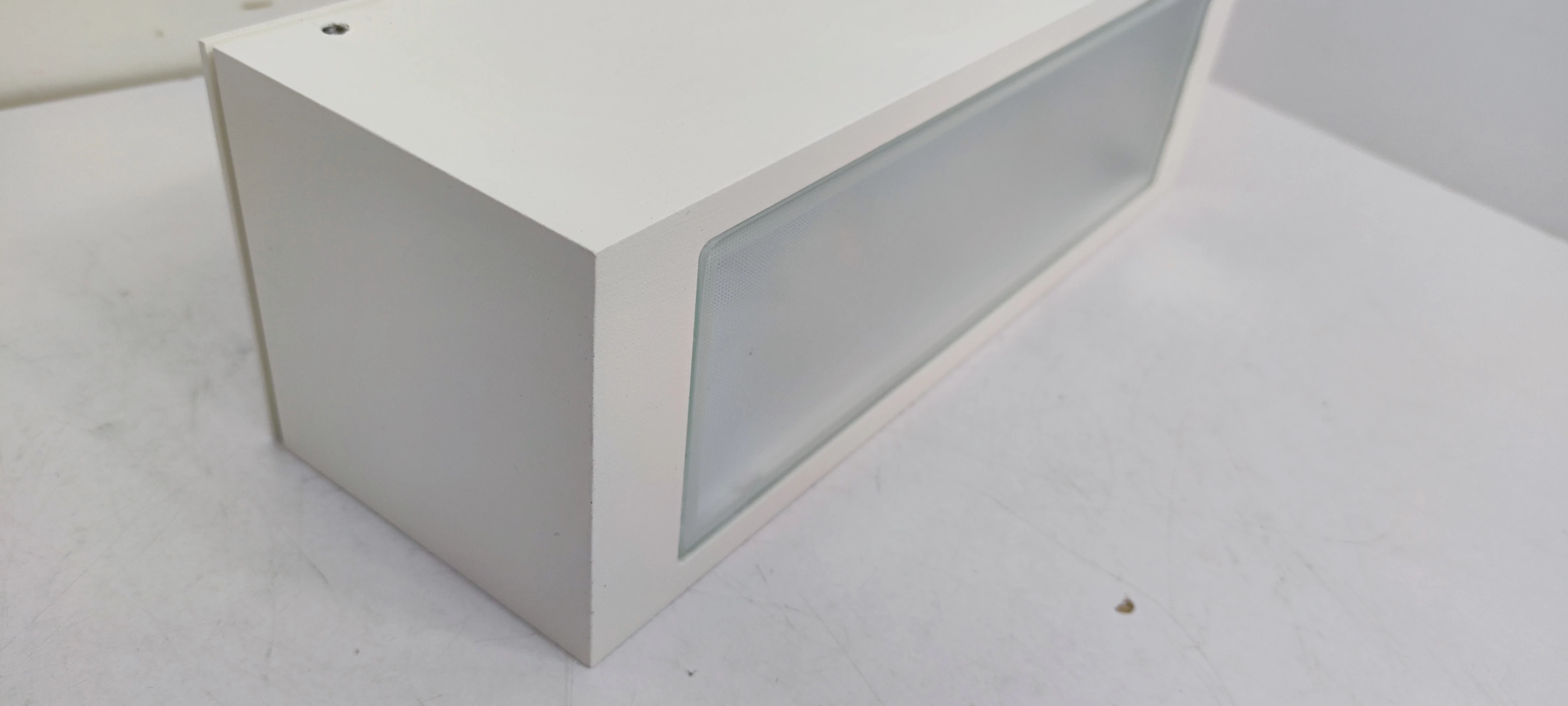 lampa-scienna-performance-in-lighting-quasar-30-dlugoscwysokosc-4400