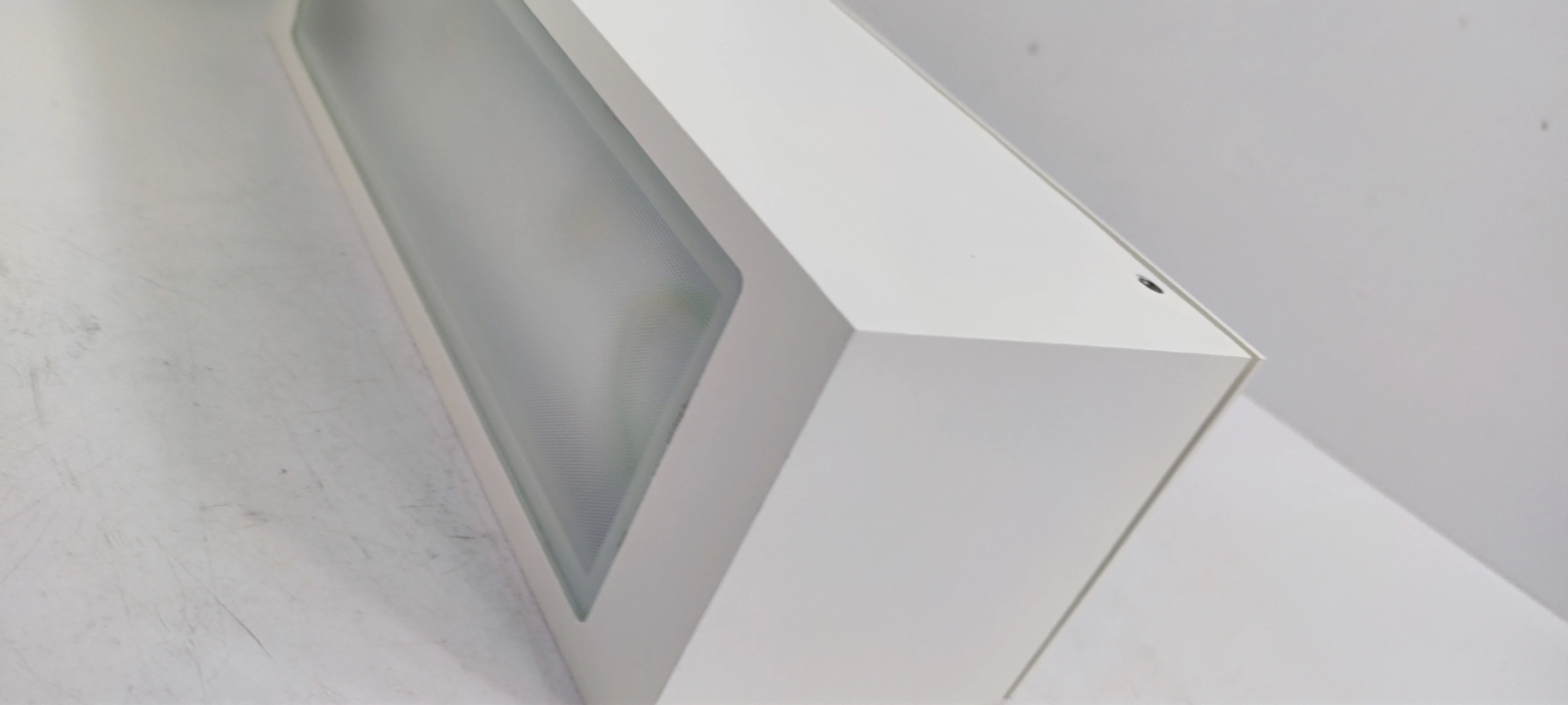 lampa-scienna-performance-in-lighting-quasar-30-rodzaj-gwintu-24232-352893