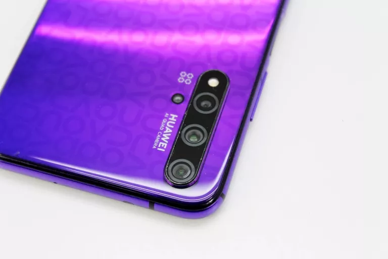 TELEFON HUAWEI NOVA 5T 6/128 GB KOMPLET