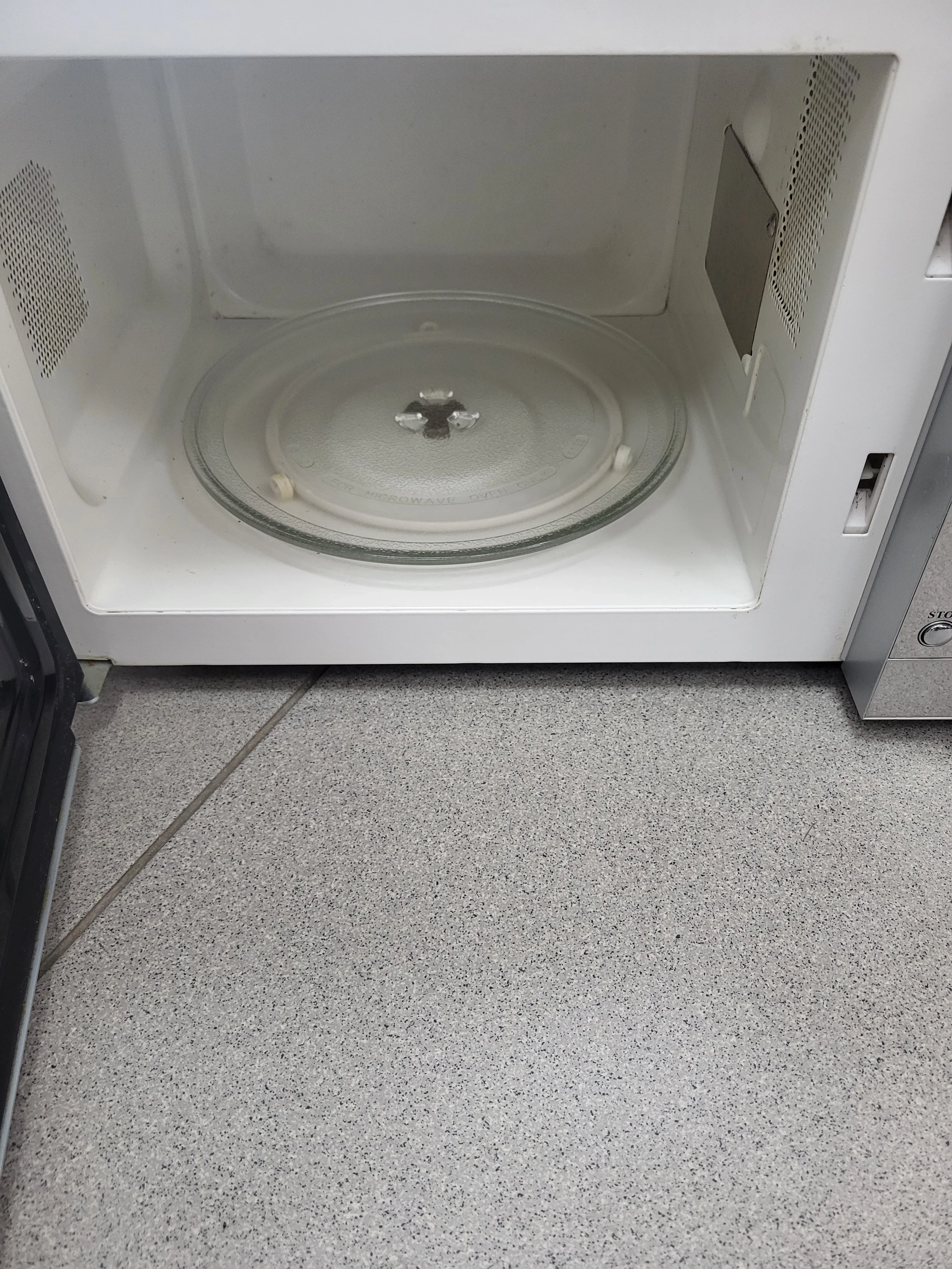 kuchenka-mikrofalowa-royal-lux-mwg-inox-4-kolor-dominujacy-srebrnyszary