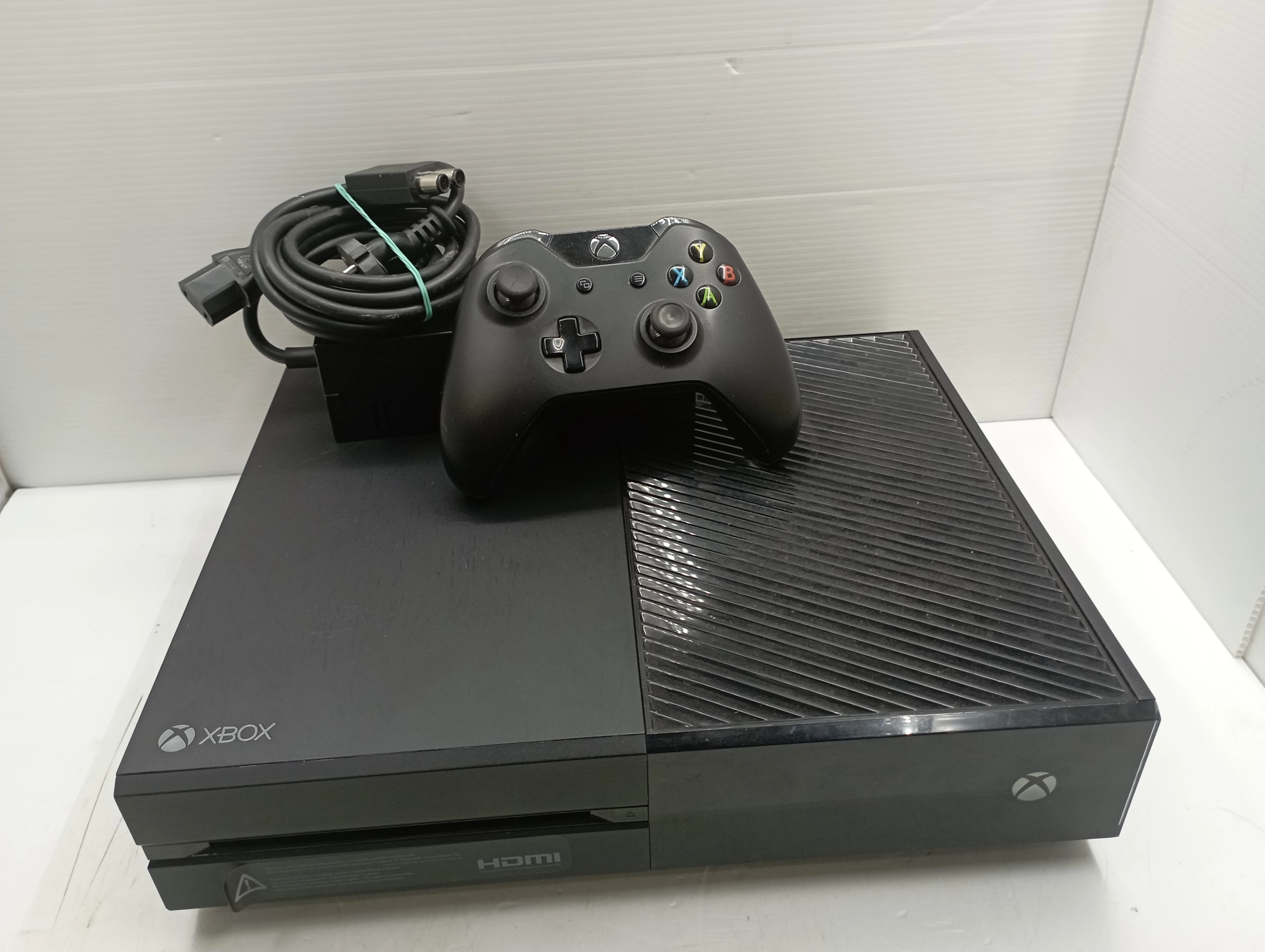 konsola-xbox-one-fat-1-tb-pad-gry-w-zestawie-nie