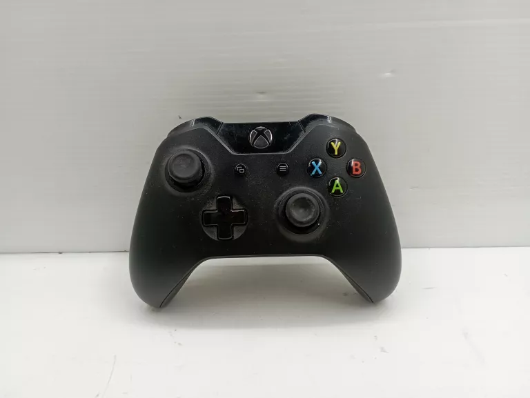 KONSOLA XBOX ONE  FAT  1 TB + PAD