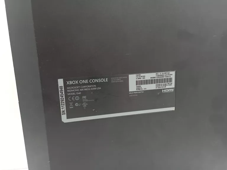 KONSOLA XBOX ONE  FAT  1 TB + PAD