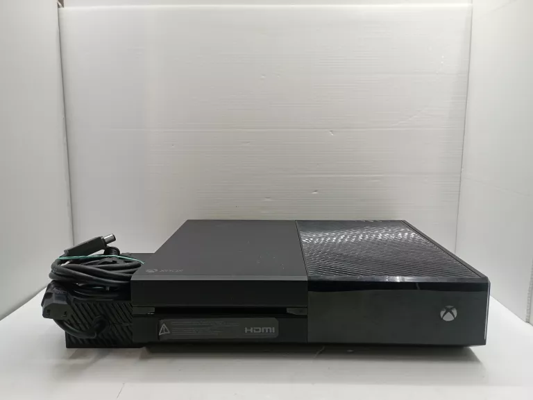 KONSOLA XBOX ONE  FAT  1 TB + PAD