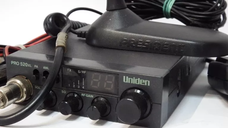 RADIO CB RADIO UNIDEN PRO 520XL + ANTENA PRESIDEN