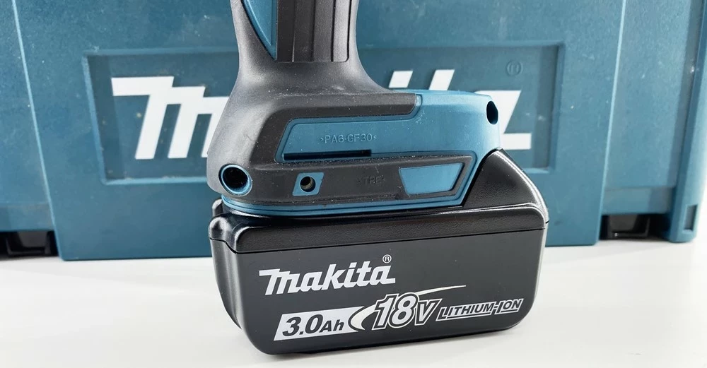 makita-wkretarka-udarowa-dhp485rf3j-pojemnosc-akumulatora-3